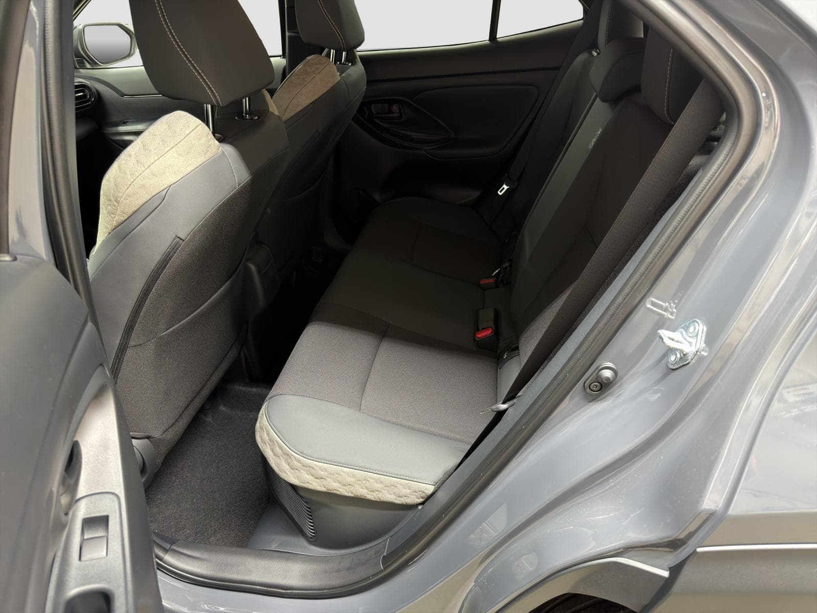 TOYOTA Yaris Cross 1.5 VVT-i HSD Premium AWD-i - Bild 15