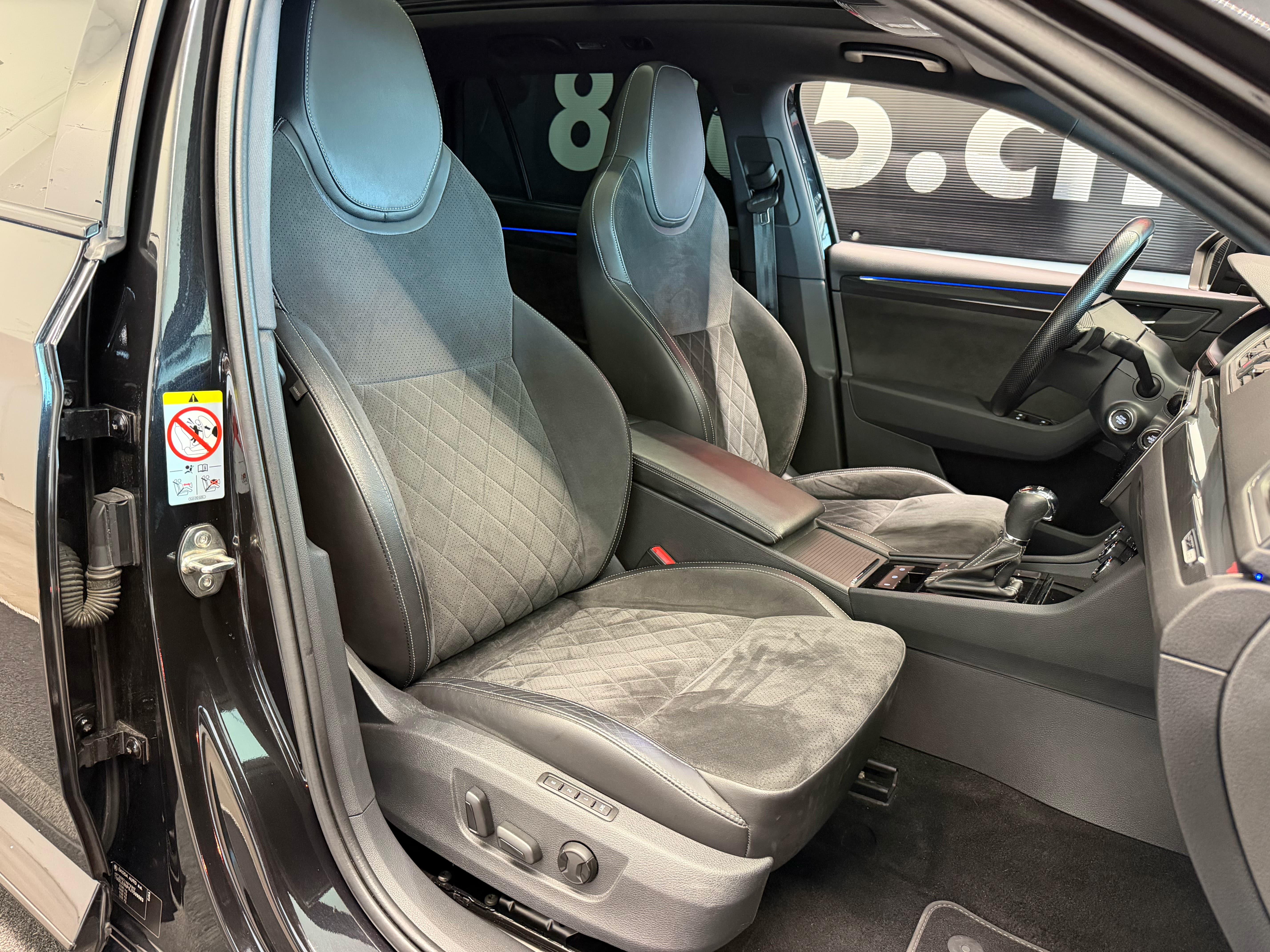 SKODA Superb Combi 2.0 TSI SportLine+ DSG 4x4 - Bild 26