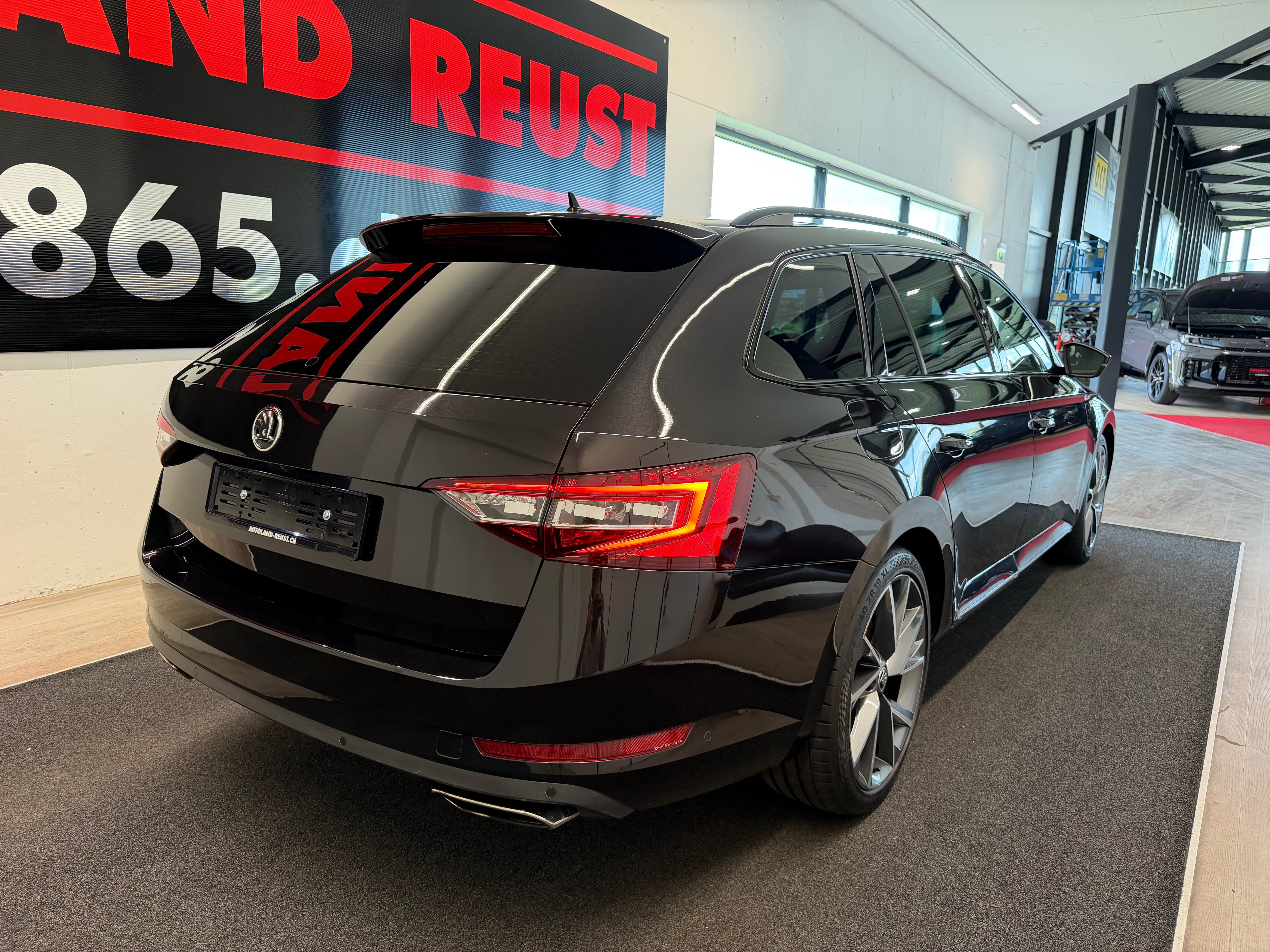 SKODA Superb Combi 2.0 TSI SportLine+ DSG 4x4 - Bild 7
