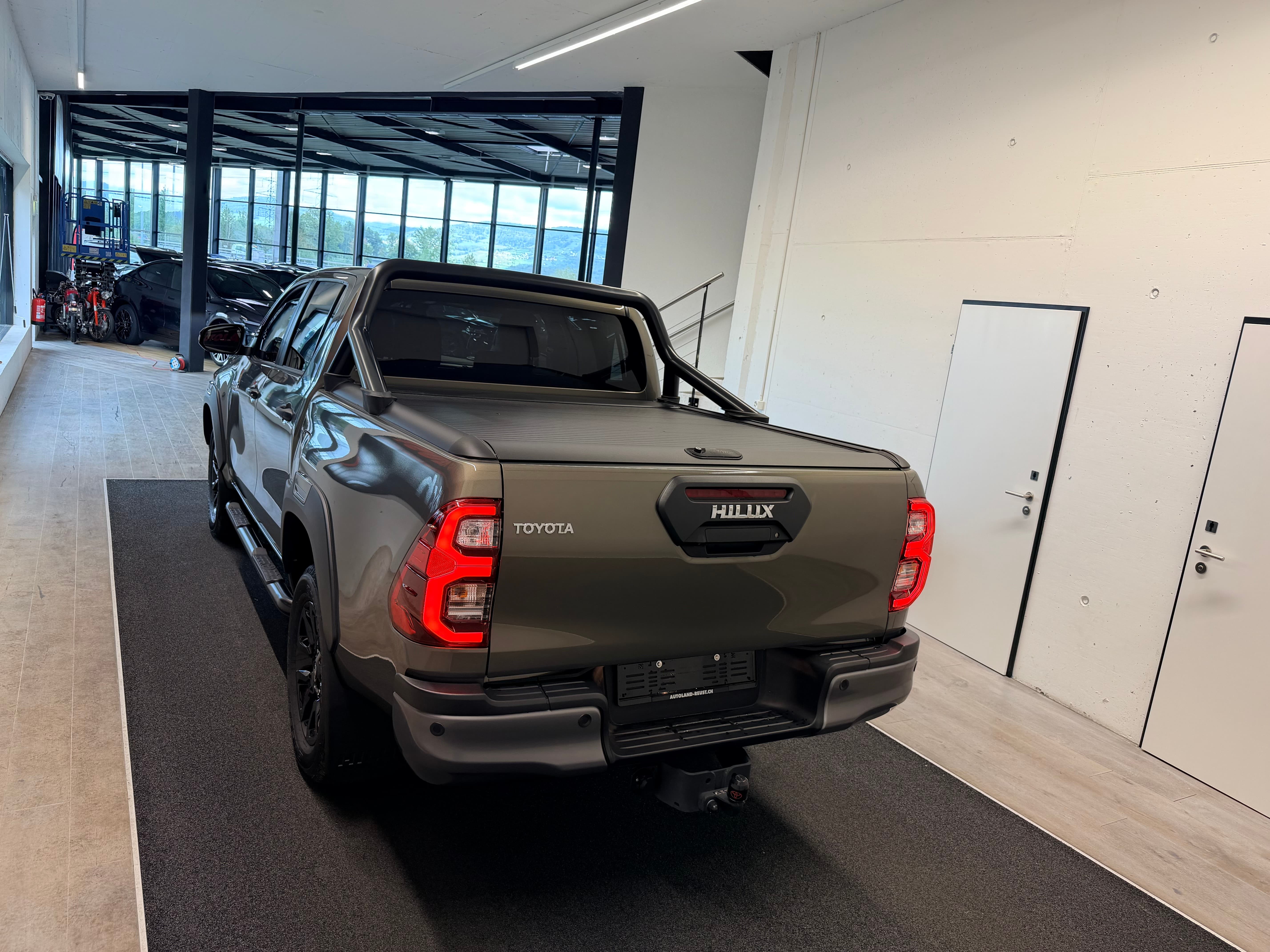 TOYOTA Hilux 2.8d MHEV Invincible Double Cab 4x4 - Bild 9