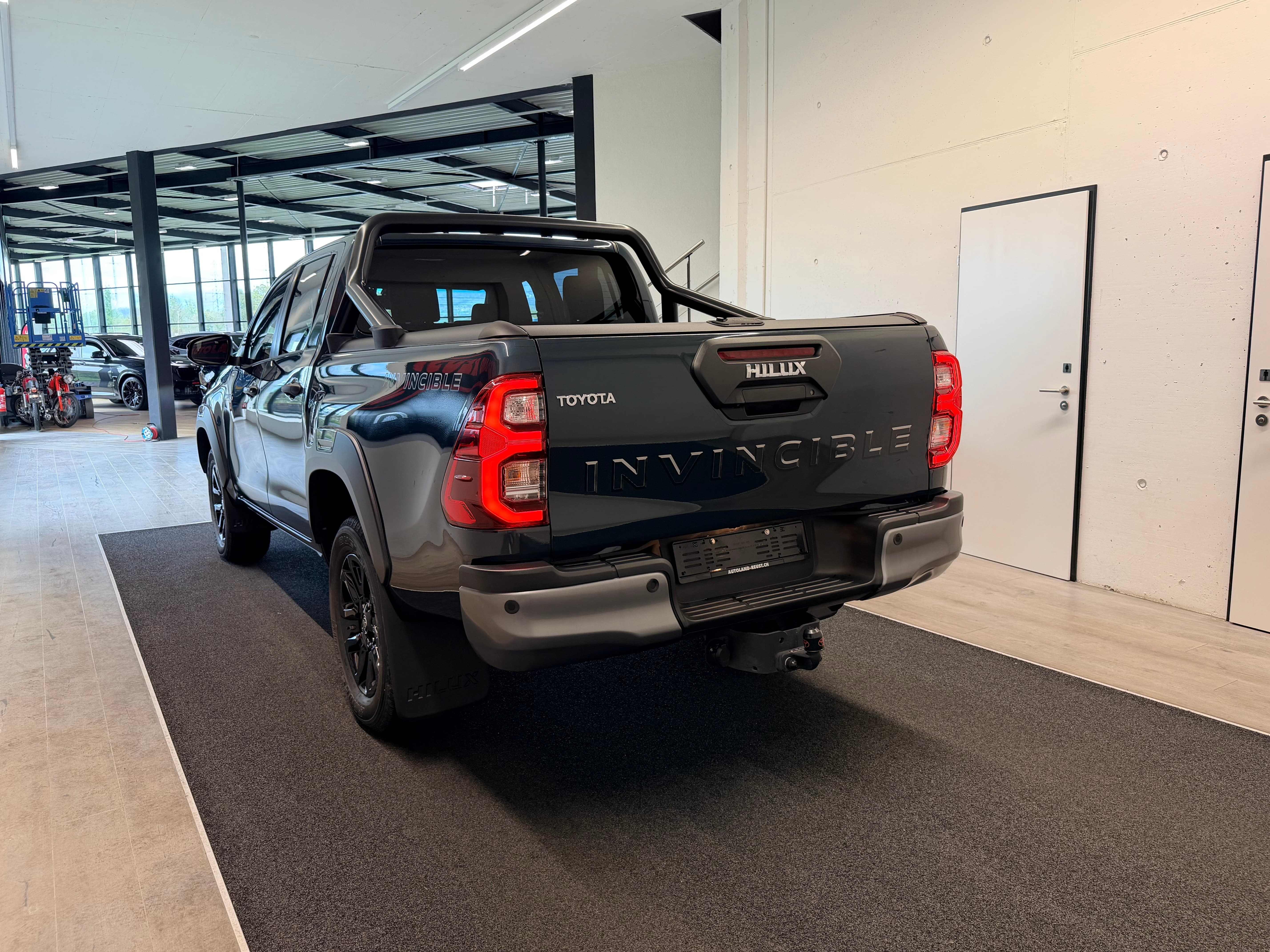 TOYOTA Hilux 2.8d MHEV Invincible Double Cab 4x4 - Bild 9