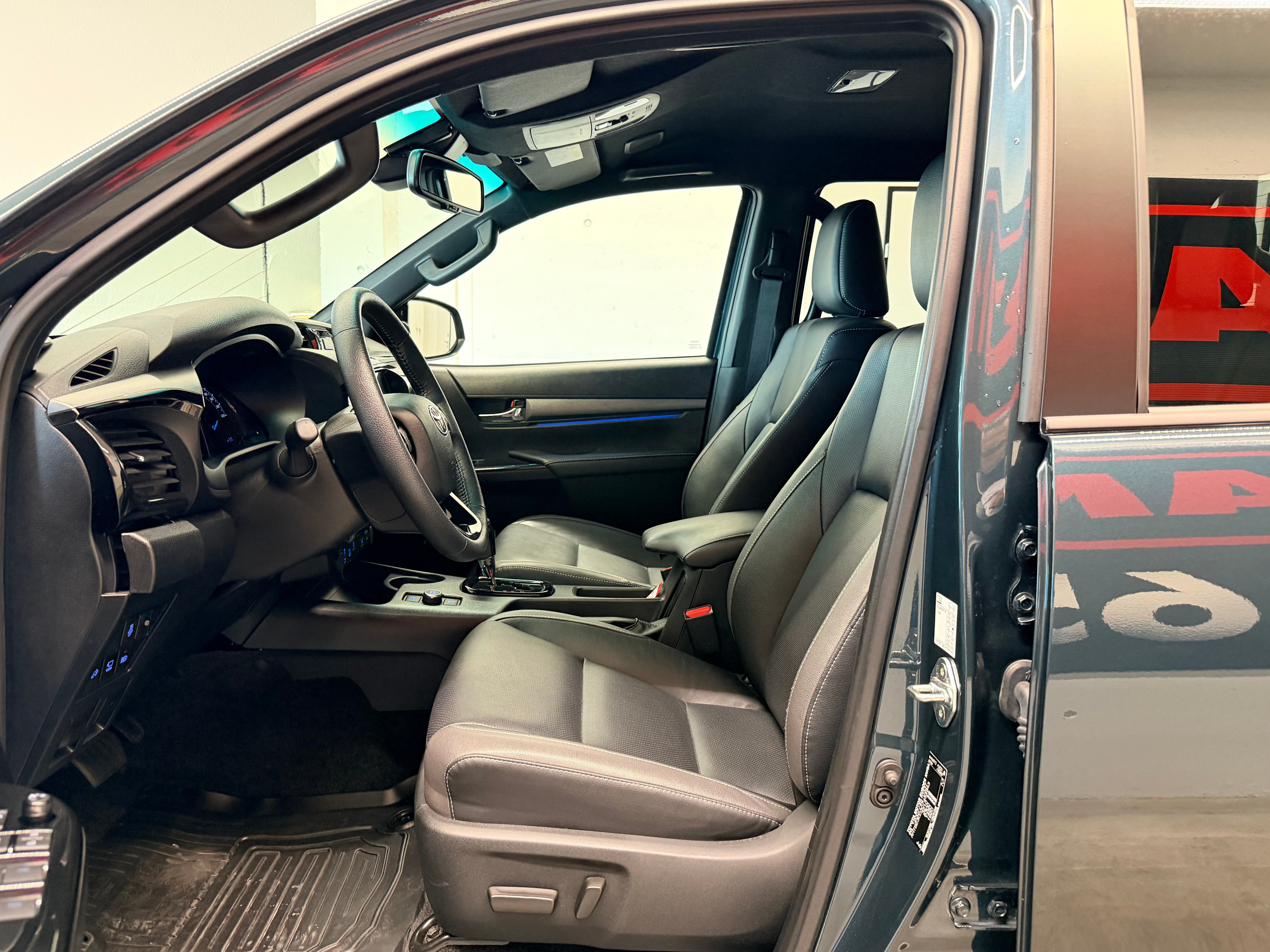 TOYOTA Hilux 2.8d MHEV Invincible Double Cab 4x4 - Bild 15
