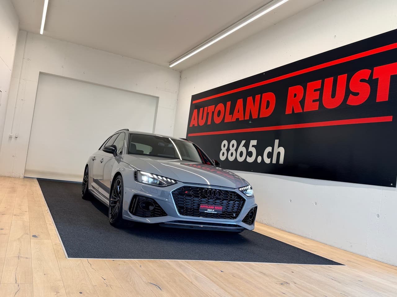 AUDI RS4 Avant quattro tiptronic