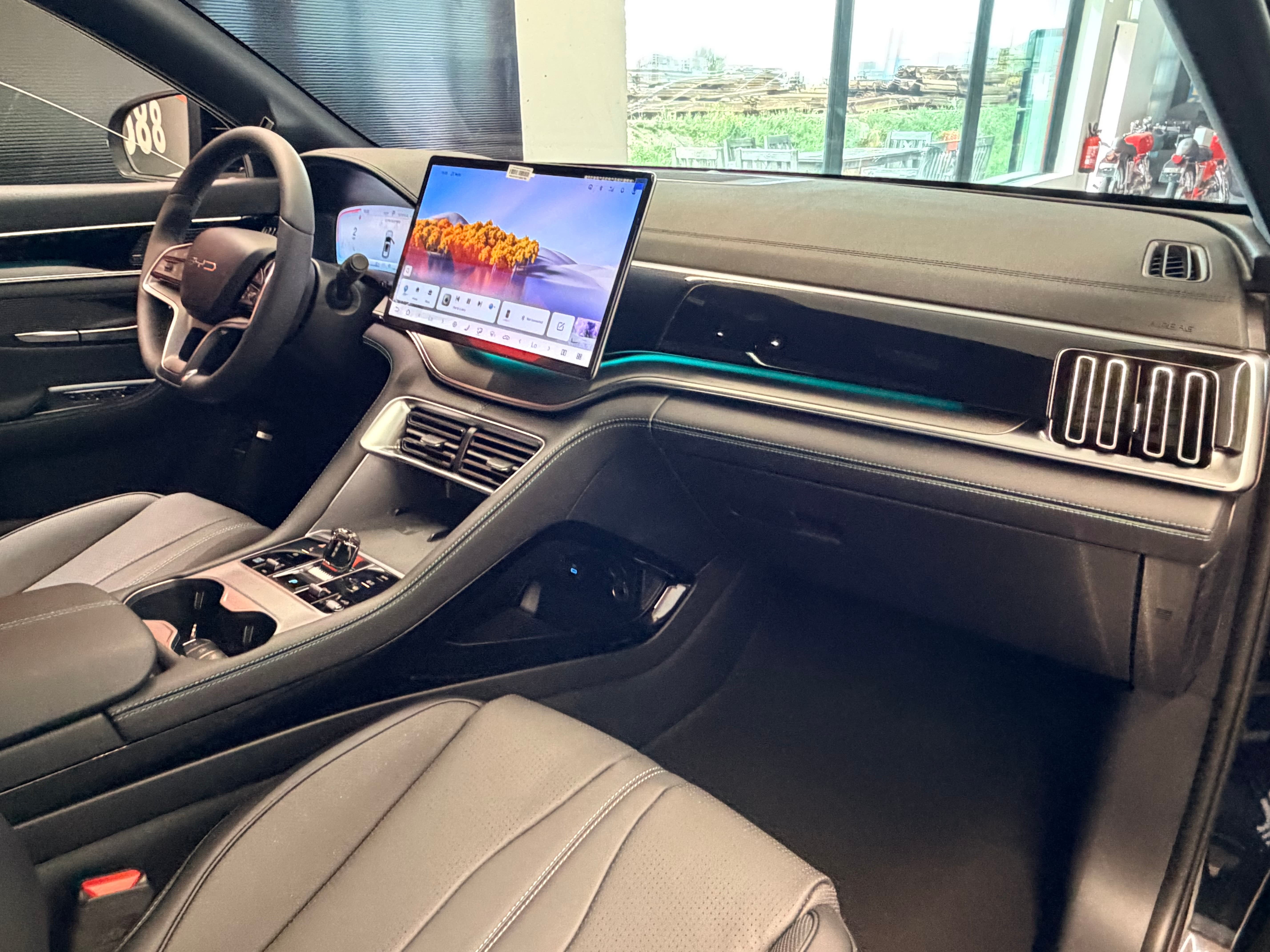 BYD Seal U DM-i Design AWD - Bild 18