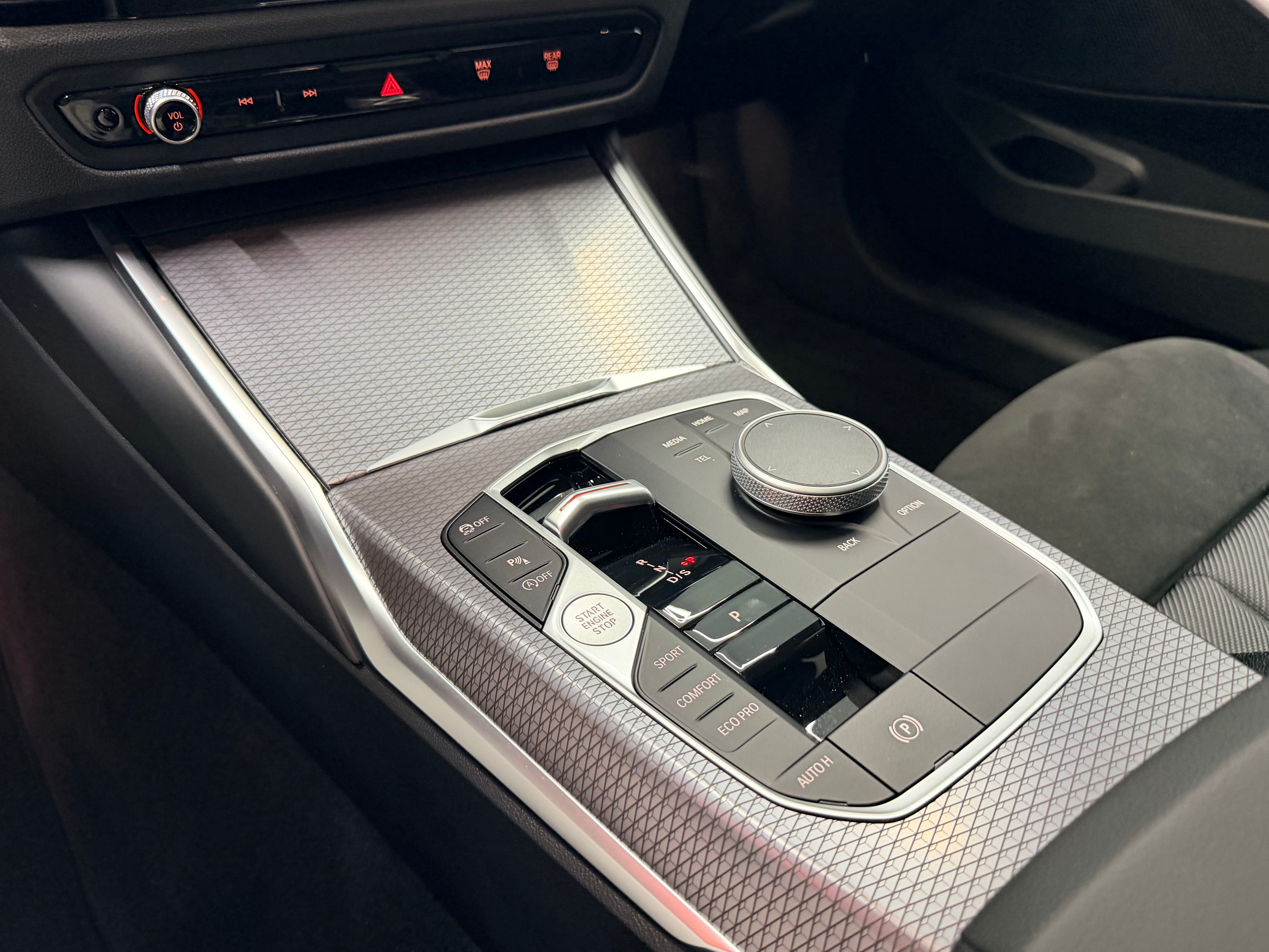 BMW 330i Touring xDrive Steptronic M Sport - Bild 25
