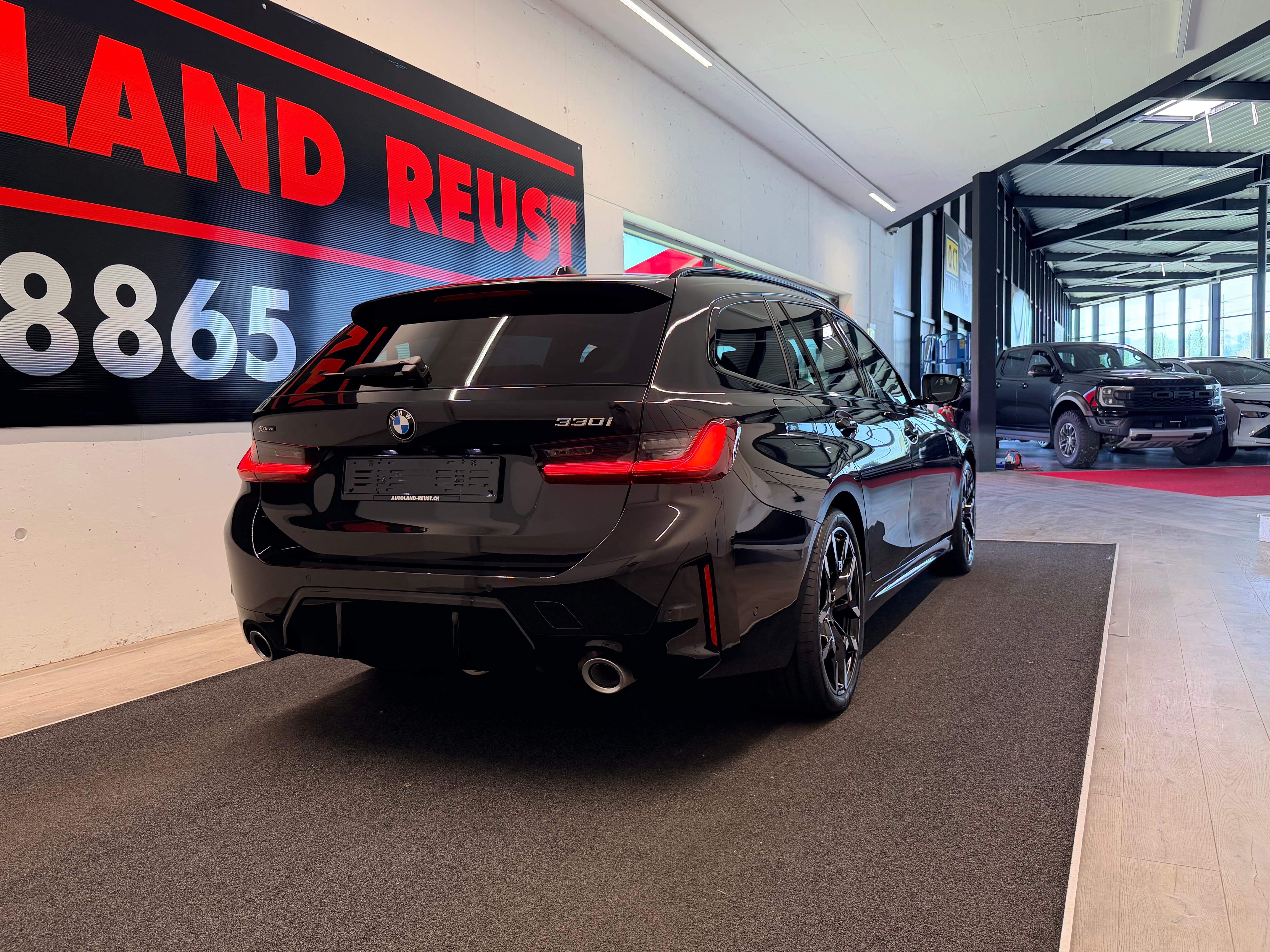 BMW 330i Touring xDrive Steptronic M Sport - Bild 7