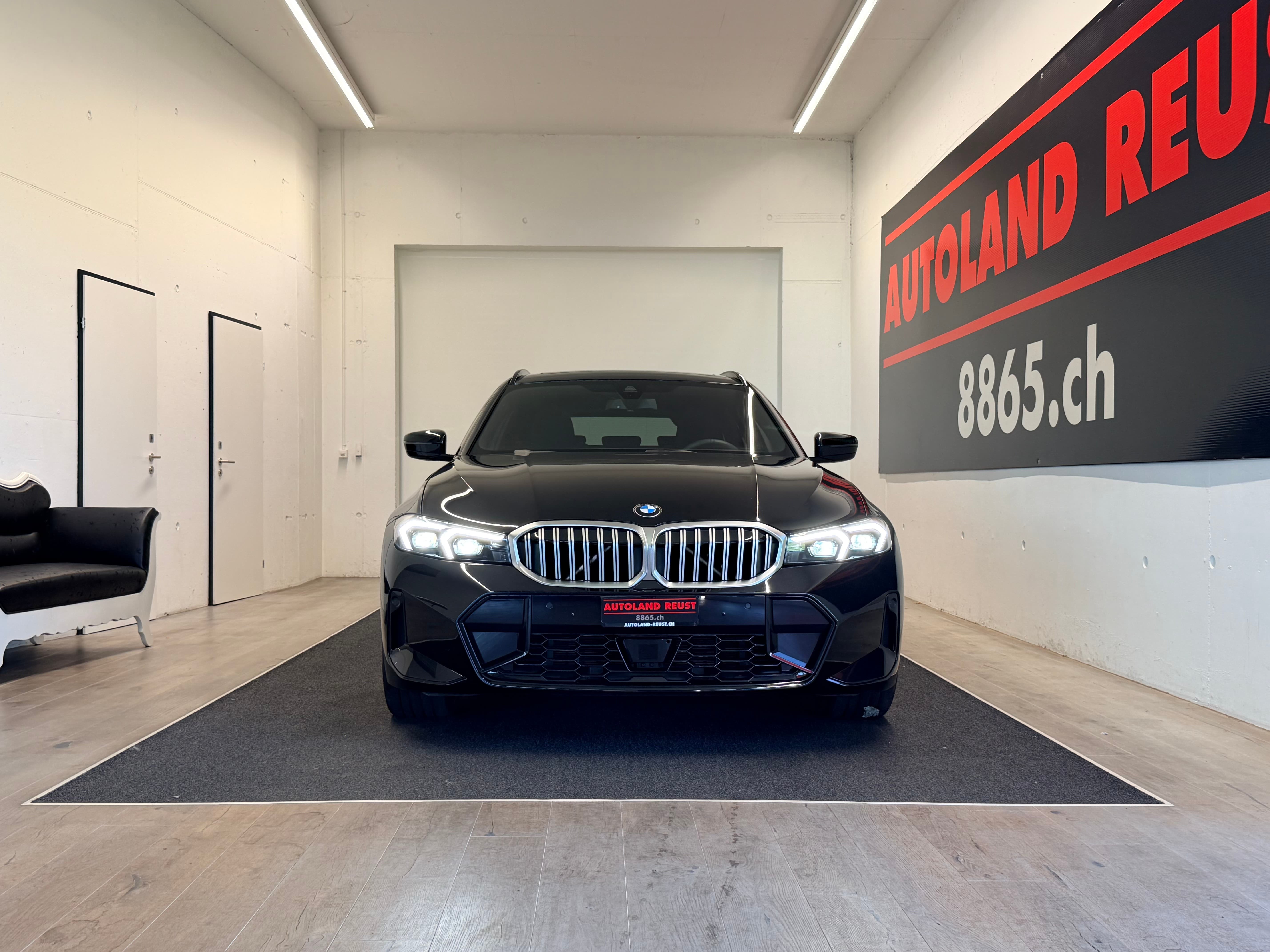 BMW 330i Touring xDrive Steptronic M Sport - Bild 2
