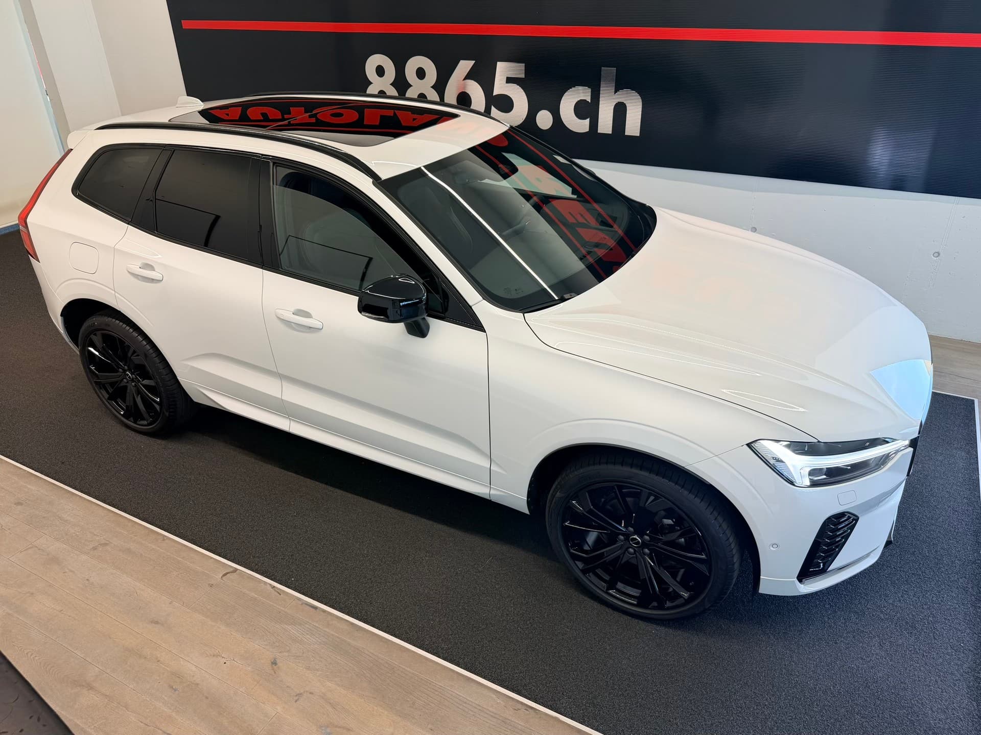 VOLVO XC60 B5 Benzin Mild Hybrid AWD Black Edition Geartronic - Bild 5