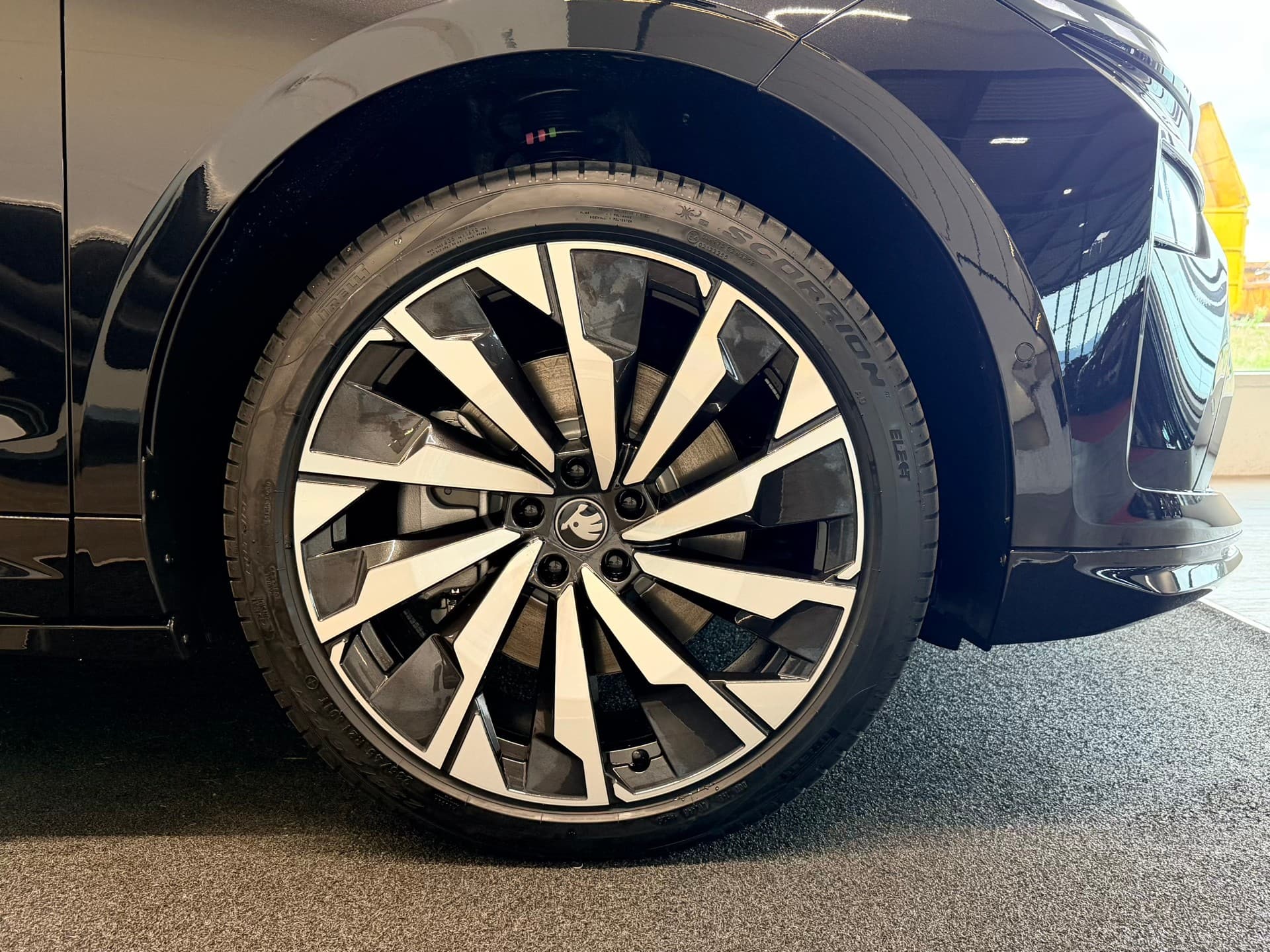 SKODA Enyaq 85x Sportline 4x4 - Bild 6