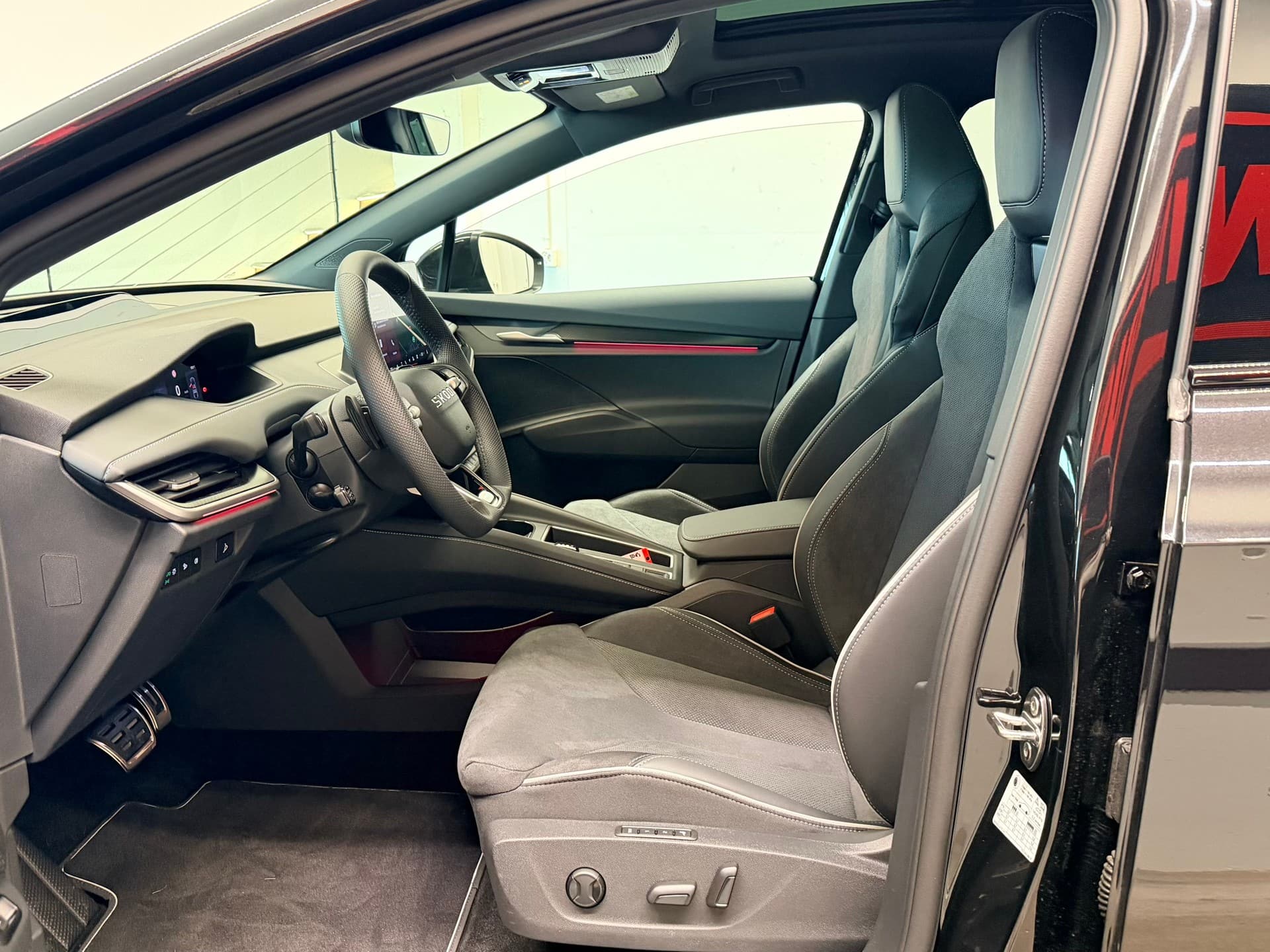 SKODA Enyaq 85x Sportline 4x4 - Bild 15