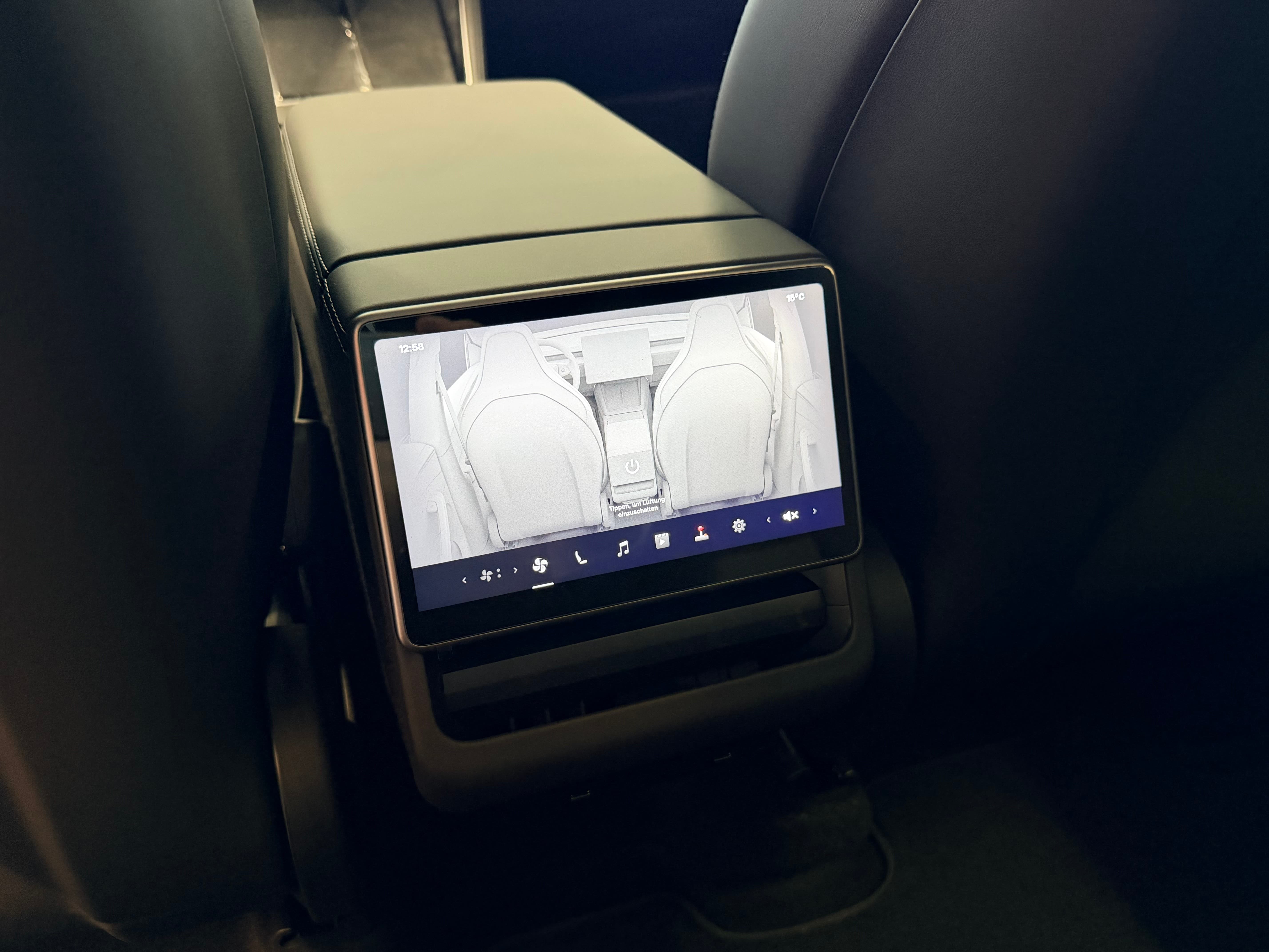 TESLA Model Y Performance - Bild 23