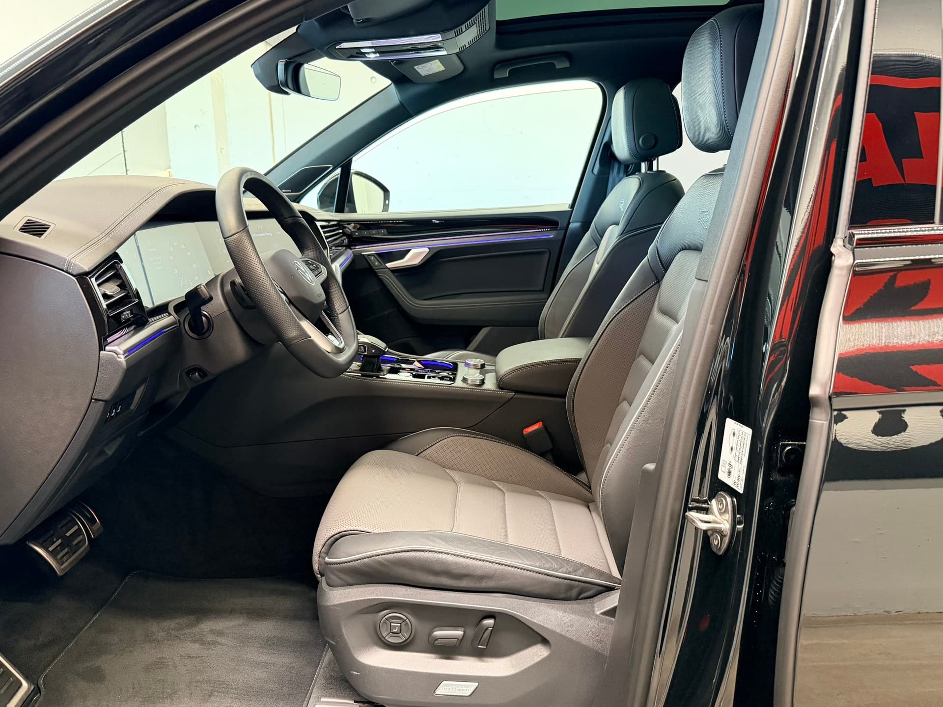 VW Touareg 3.0 TSI R-Line Tiptronic - Bild 12