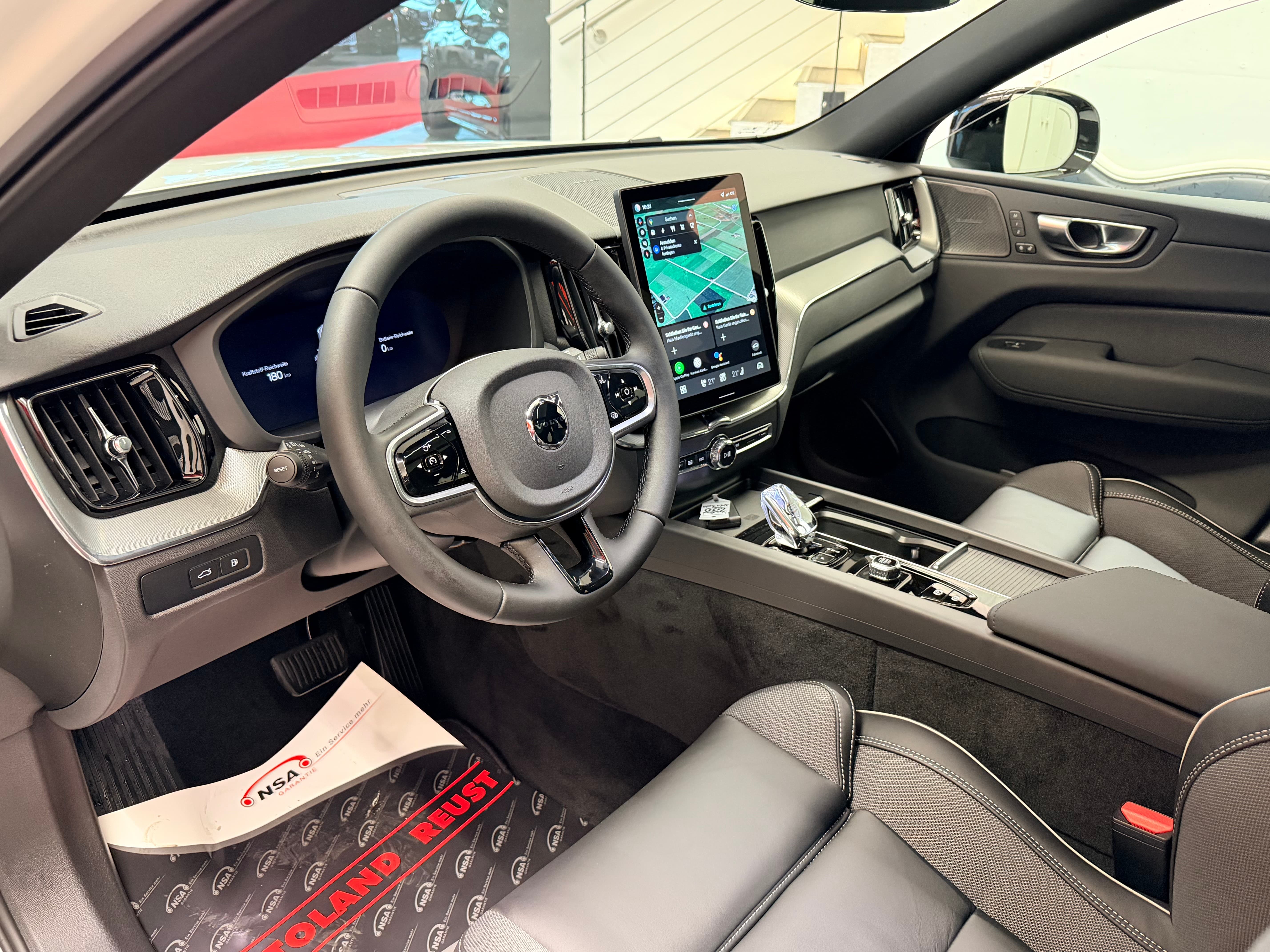 VOLVO XC60 T6 eAWD PluginHybrid Black Edition Geartronic - Bild 11