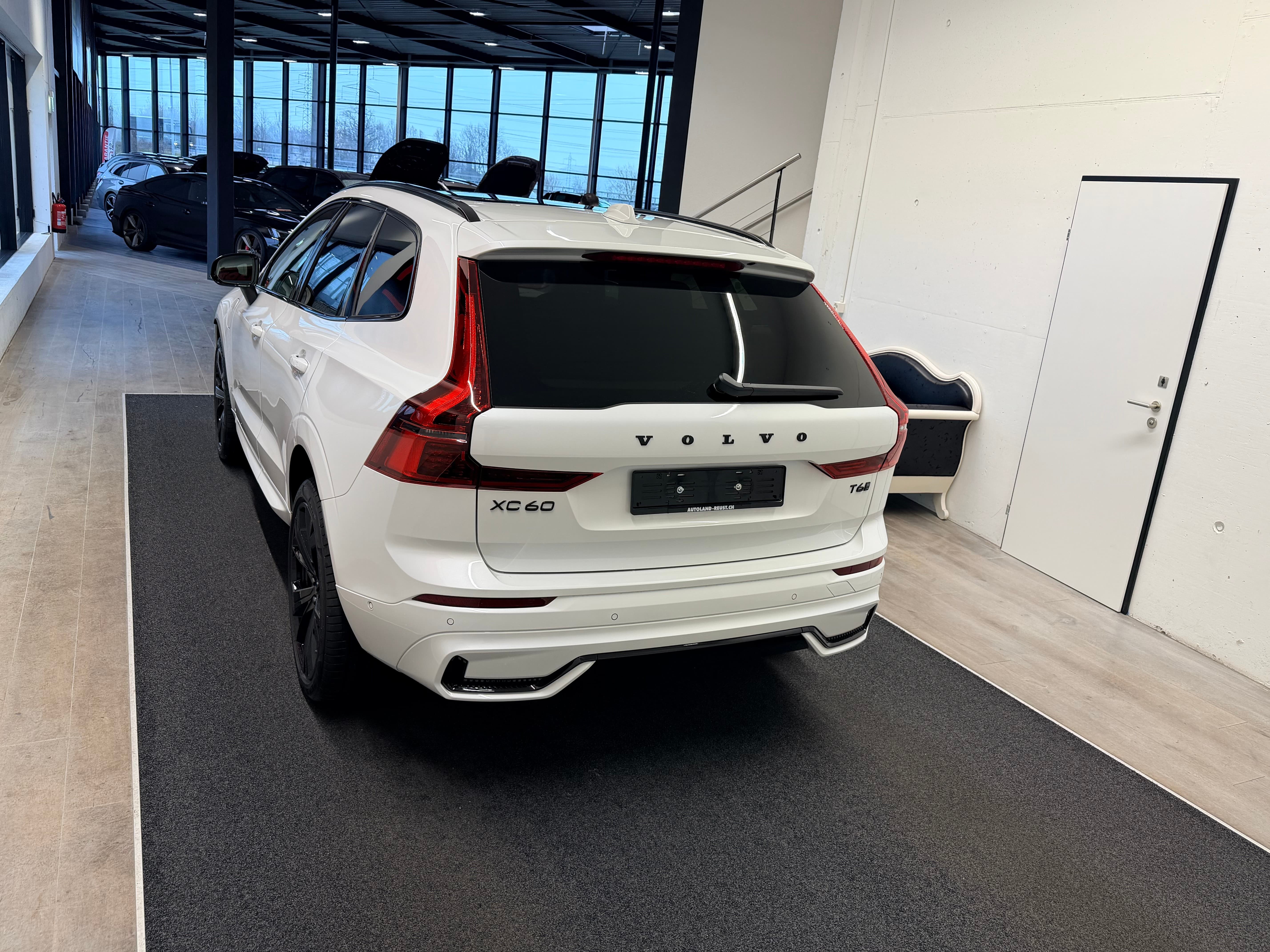 VOLVO XC60 T6 eAWD PluginHybrid Black Edition Geartronic - Bild 9
