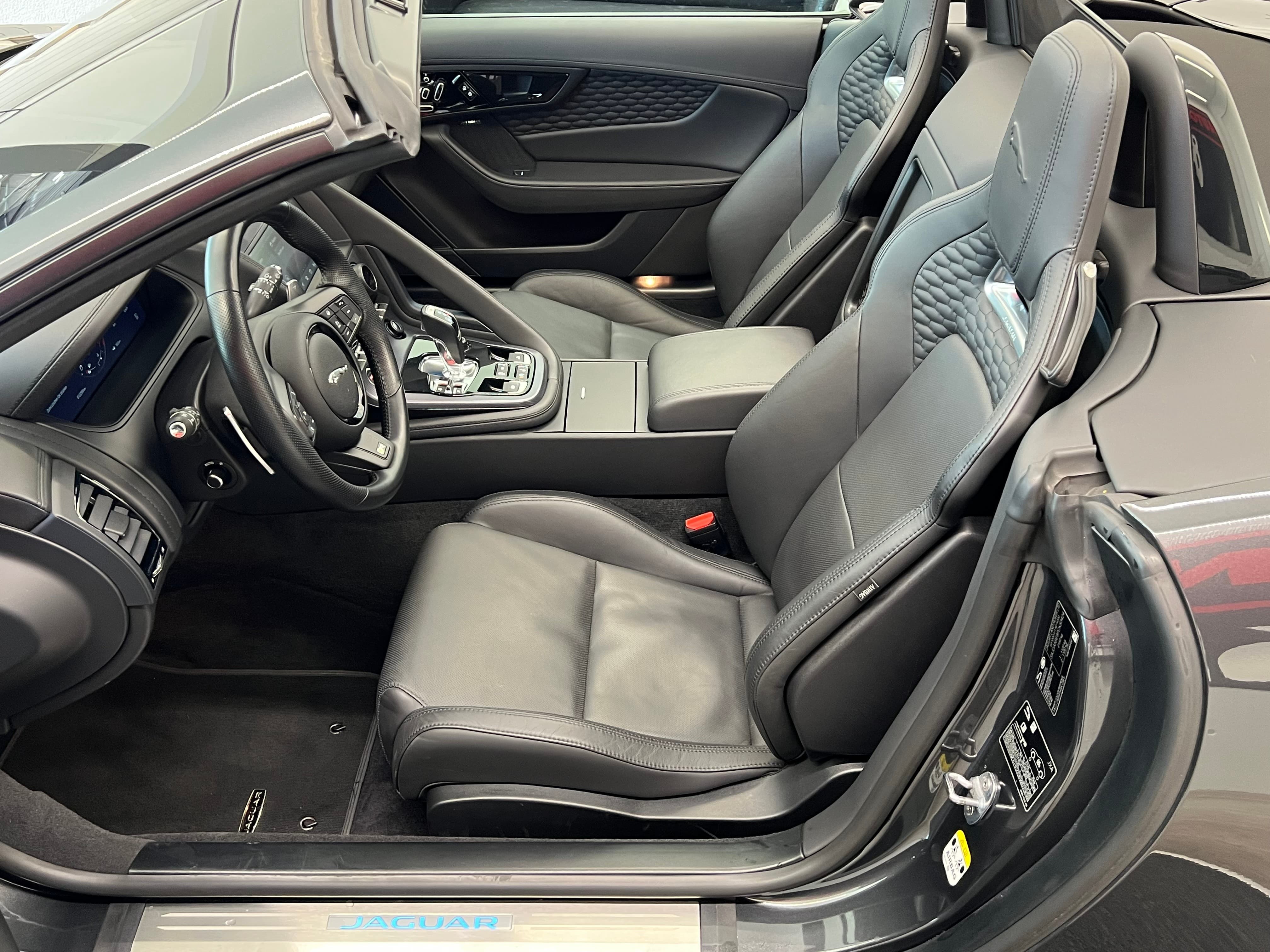 JAGUAR F-Type Convertible 5.0 V8 R75 AWD Automatik - Bild 15