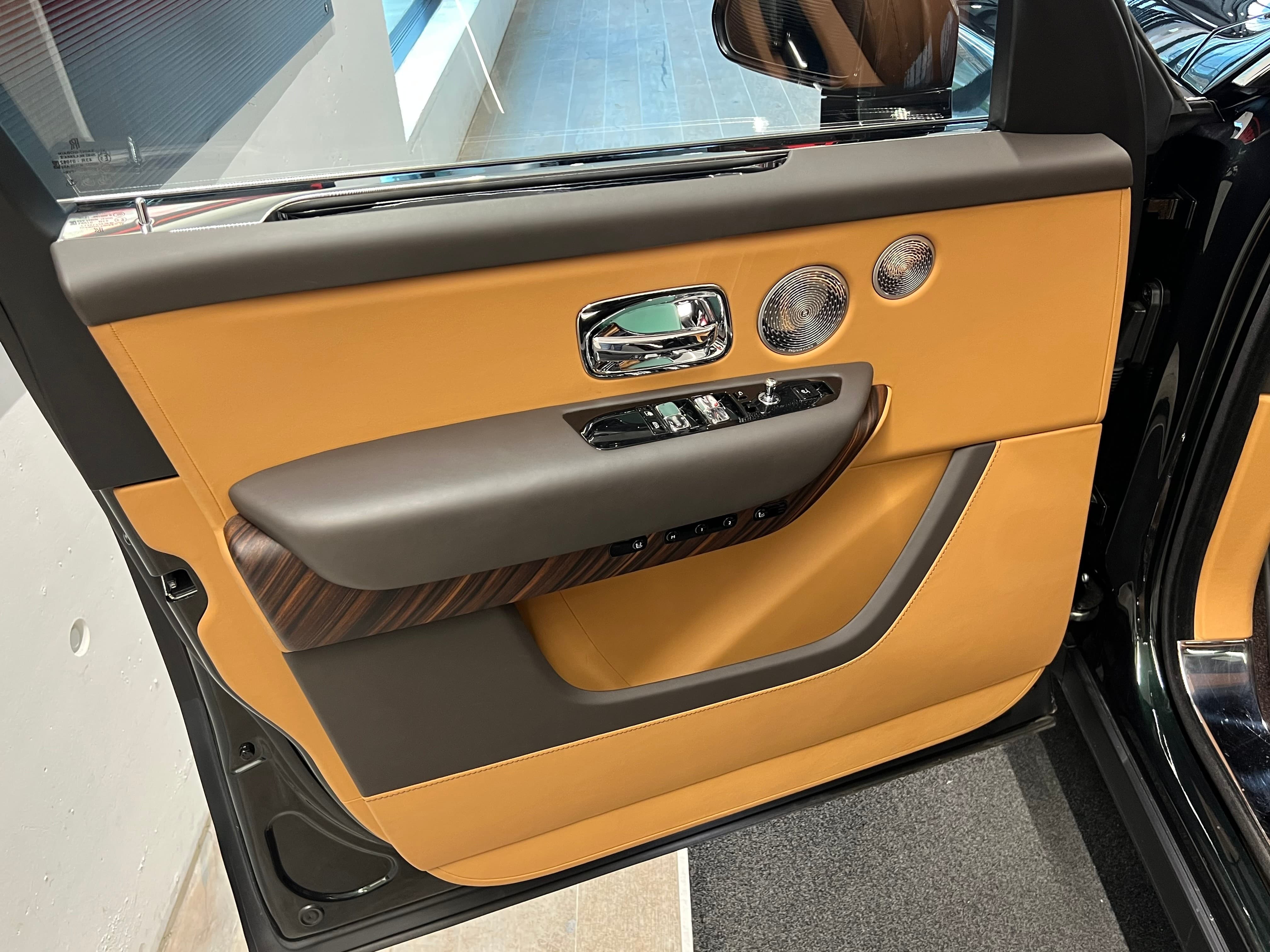 ROLLS-ROYCE Cullinan 6.7 V12 - Bild 13