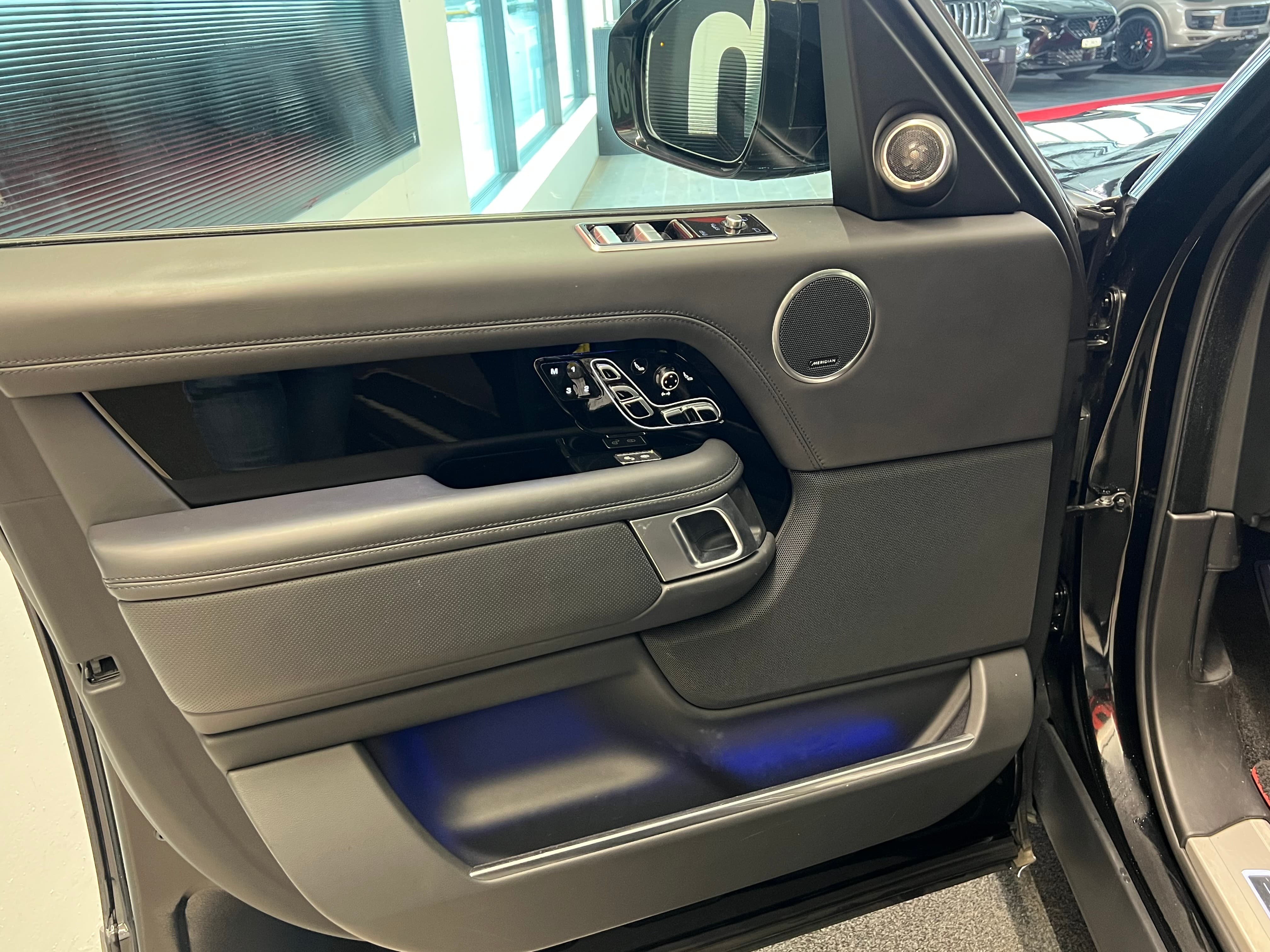 LAND ROVER Range Rover 5.0 V8 S/C SV AB Dynamic Automatic - Bild 12