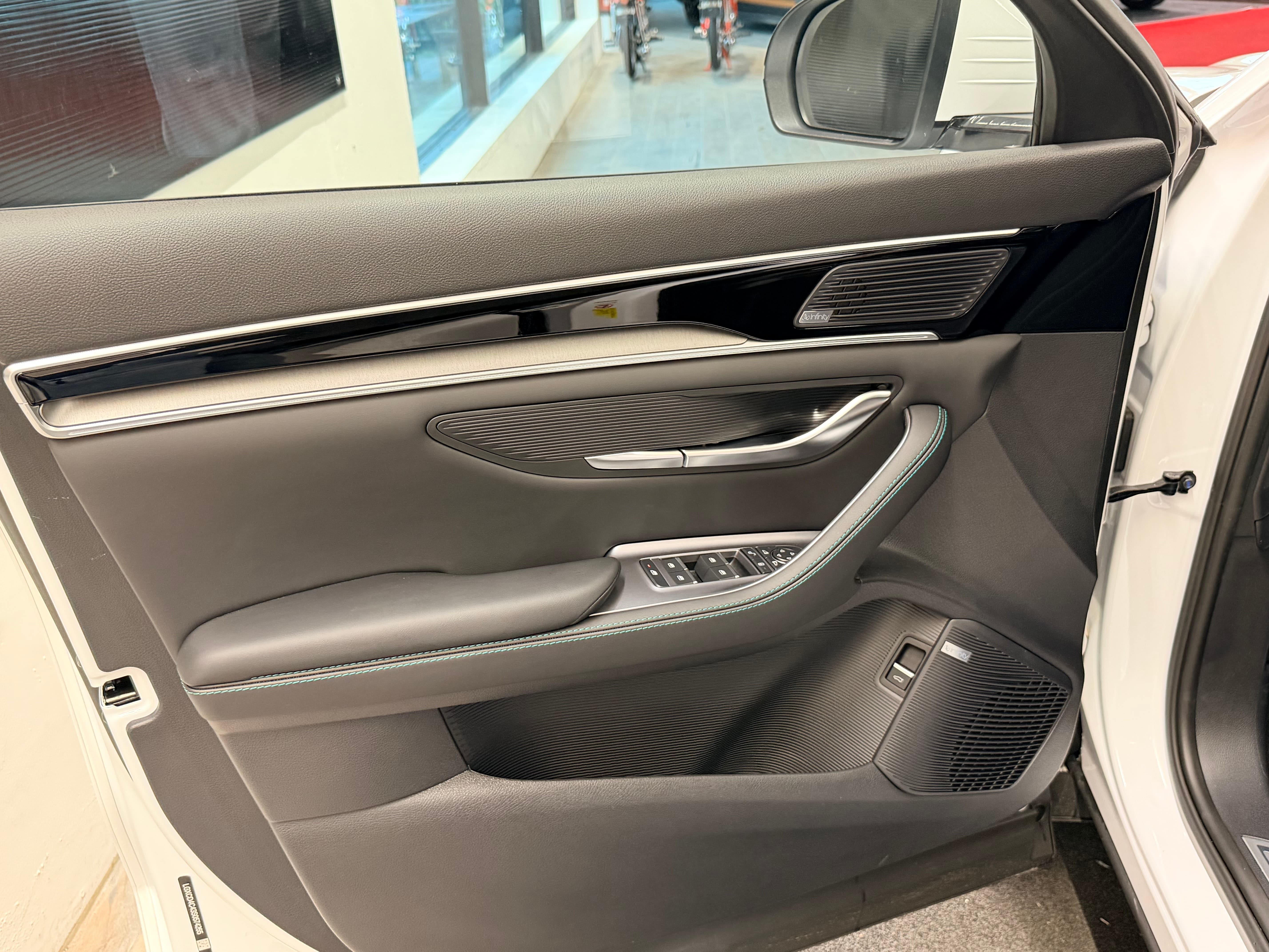 BYD Seal U DM-i Design AWD - Bild 13