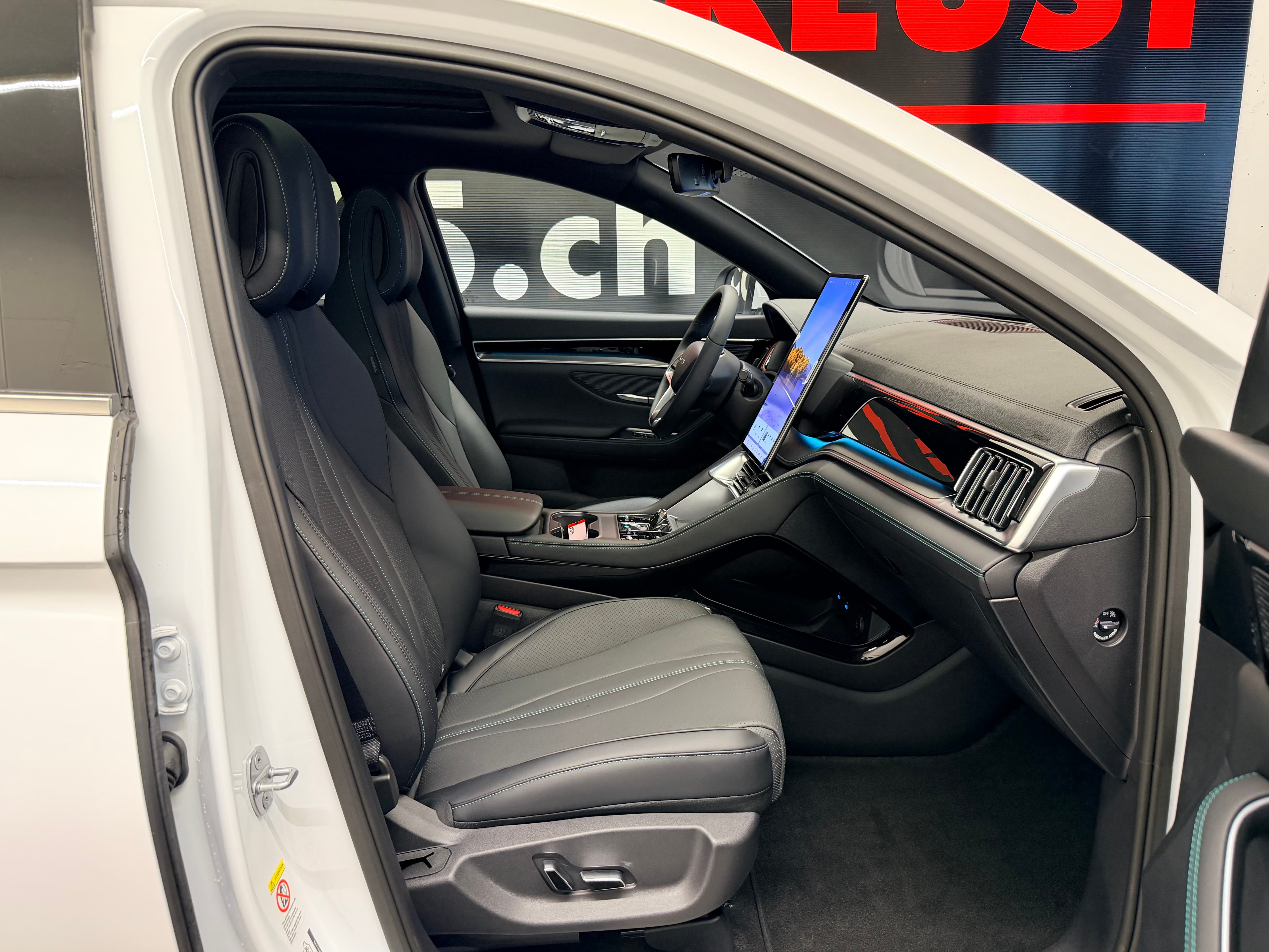 BYD Seal U DM-i Design AWD - Bild 23