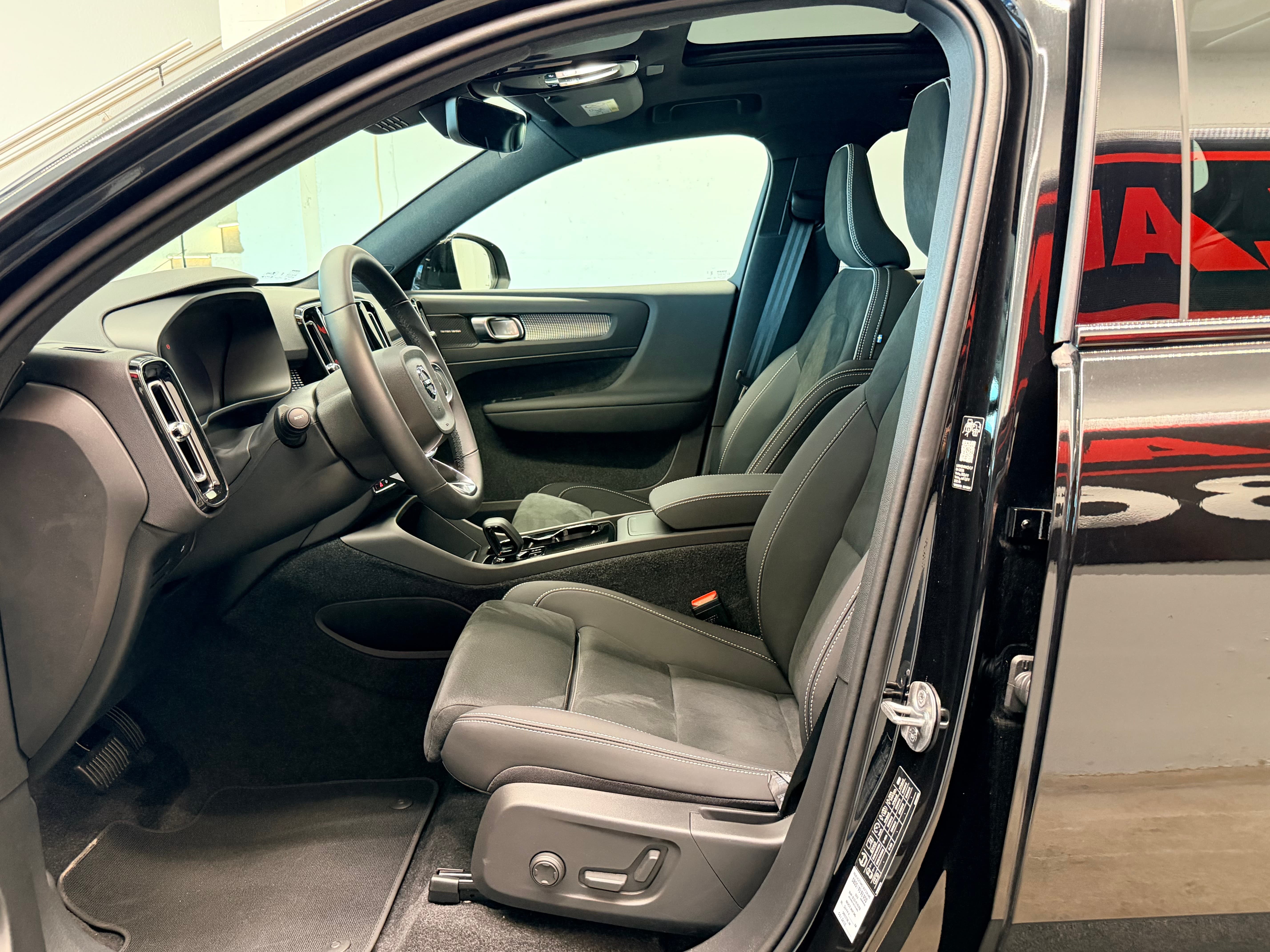 VOLVO EX40 82kWh Twin Motor AWD Ultra Black Ed. - Bild 14