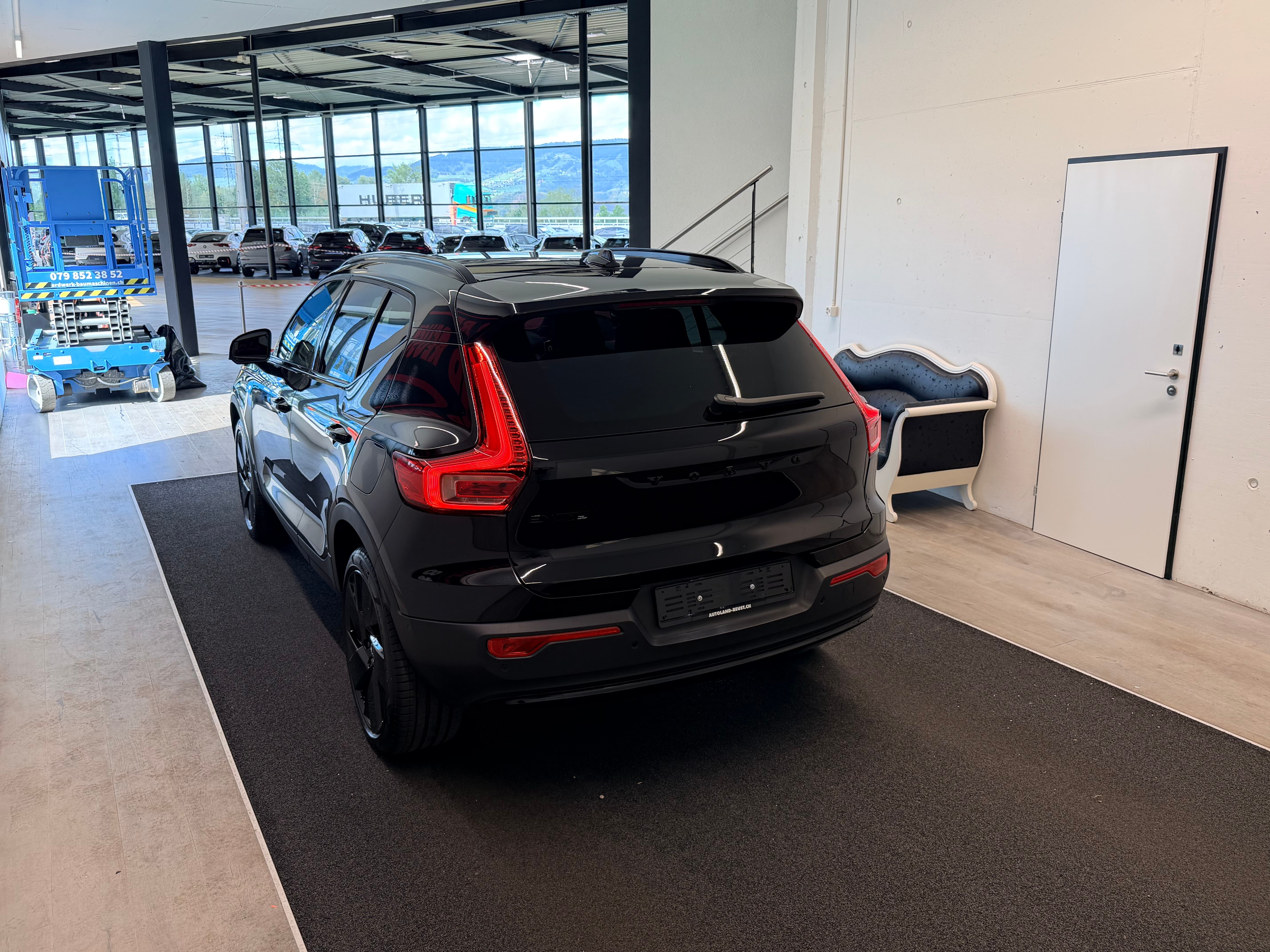 VOLVO EX40 82kWh Twin Motor AWD Ultra Black Ed. - Bild 9