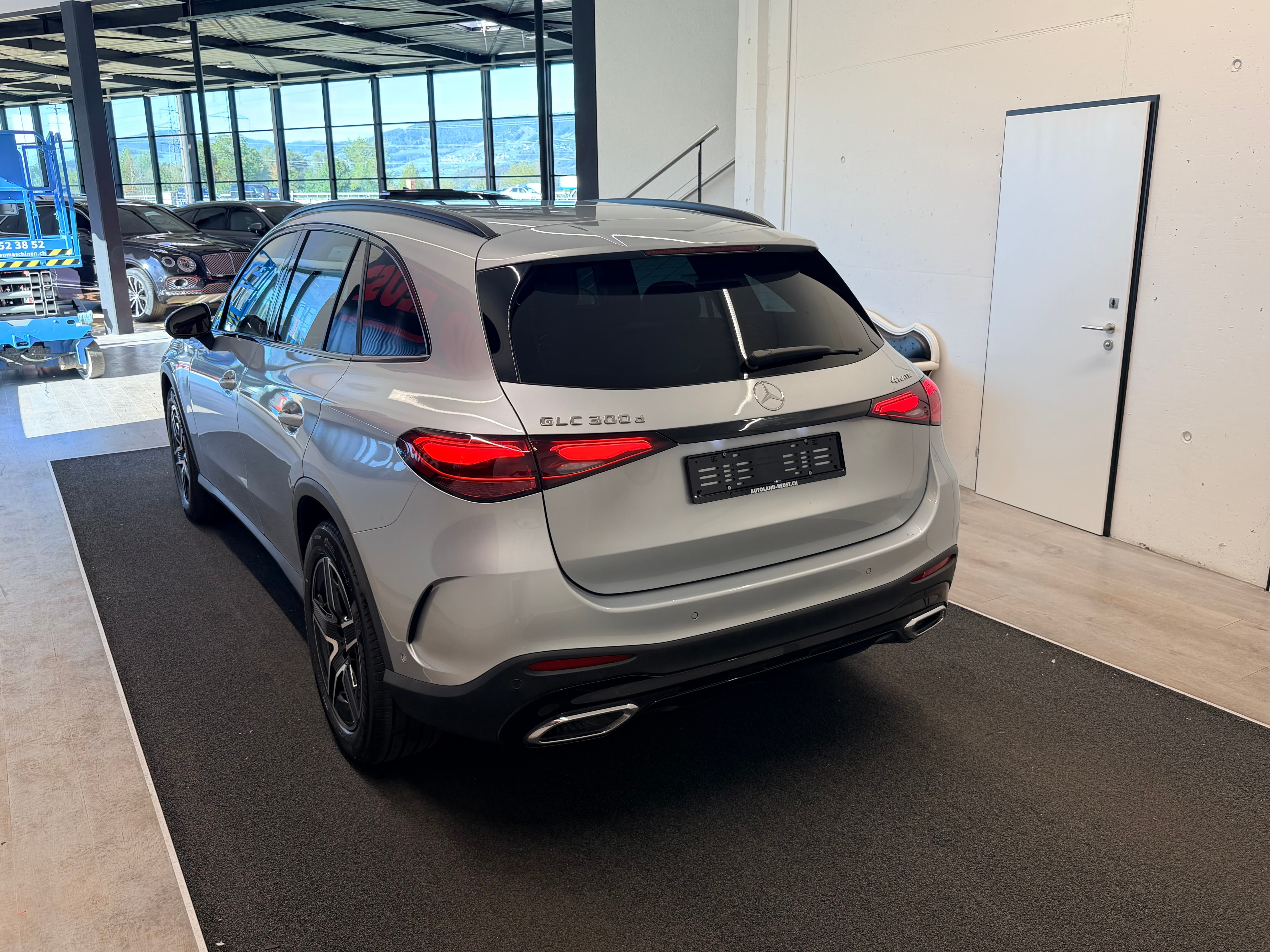 MERCEDES-BENZ GLC 300 d AMG 4Matic 9G-Tronic - Bild 8