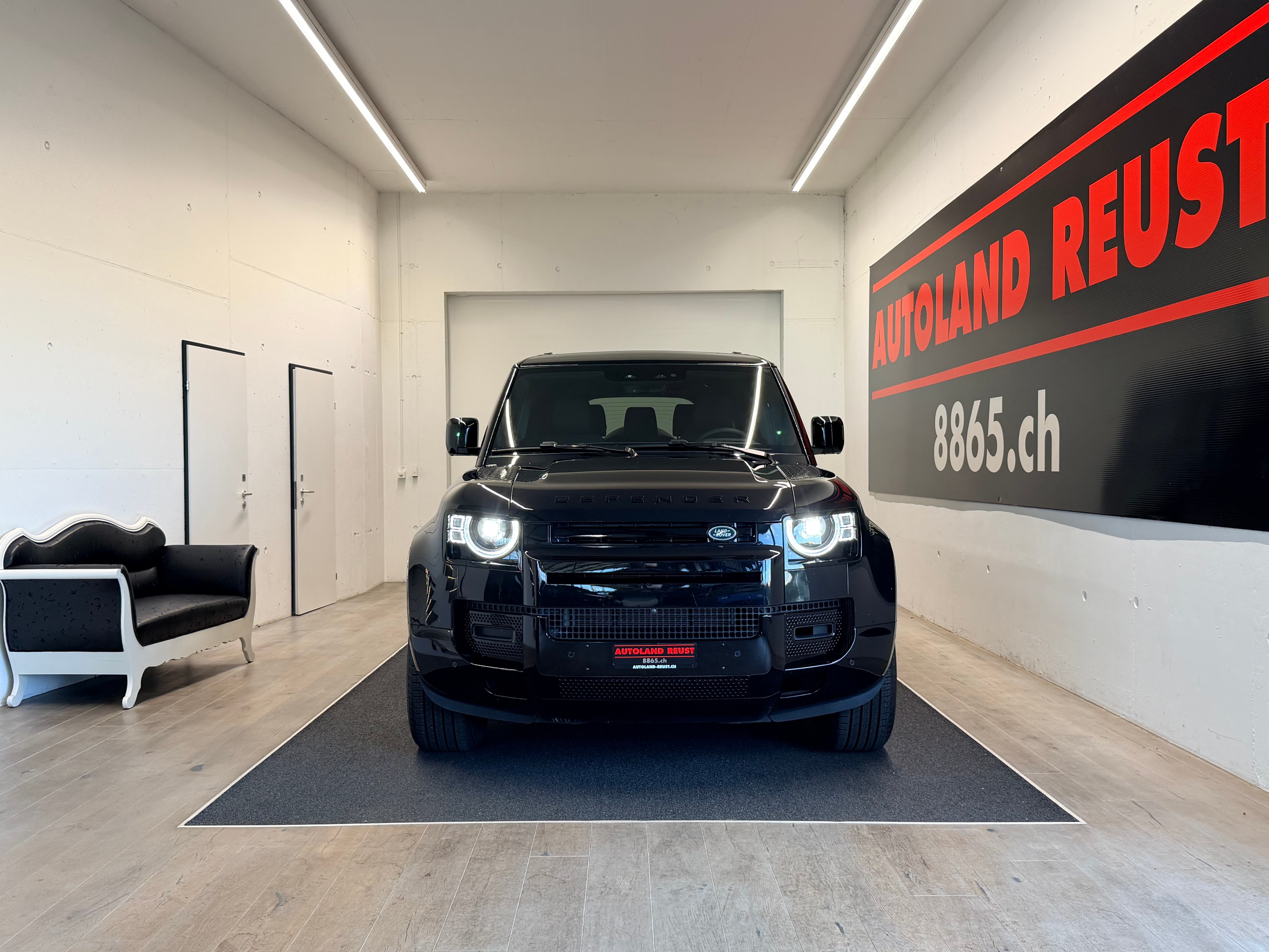LAND ROVER Defender 130 3.0 D I6 300 X-Dynamic SE AWD AT8 - Bild 2