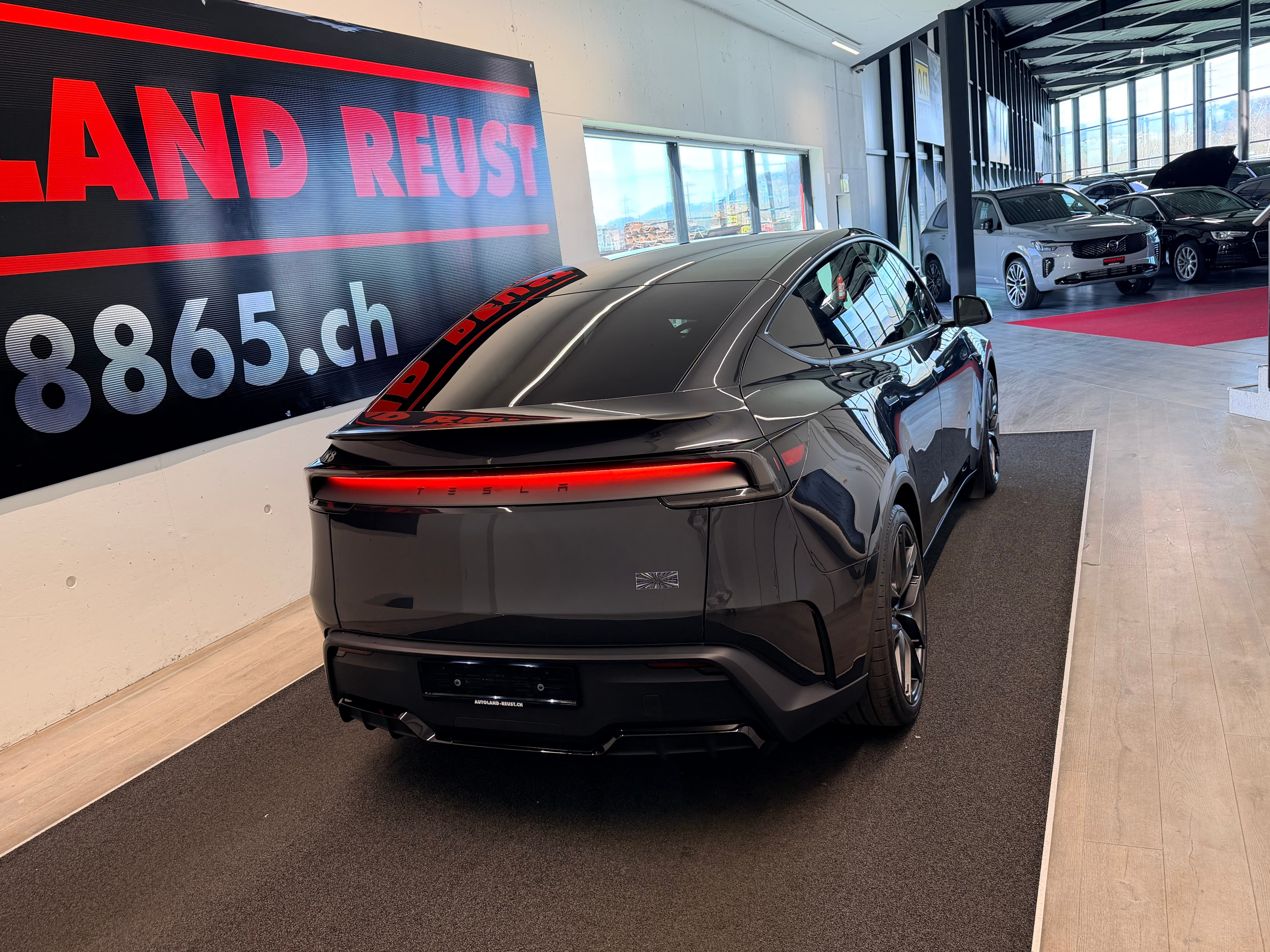 TESLA Model Y Performance - Bild 8