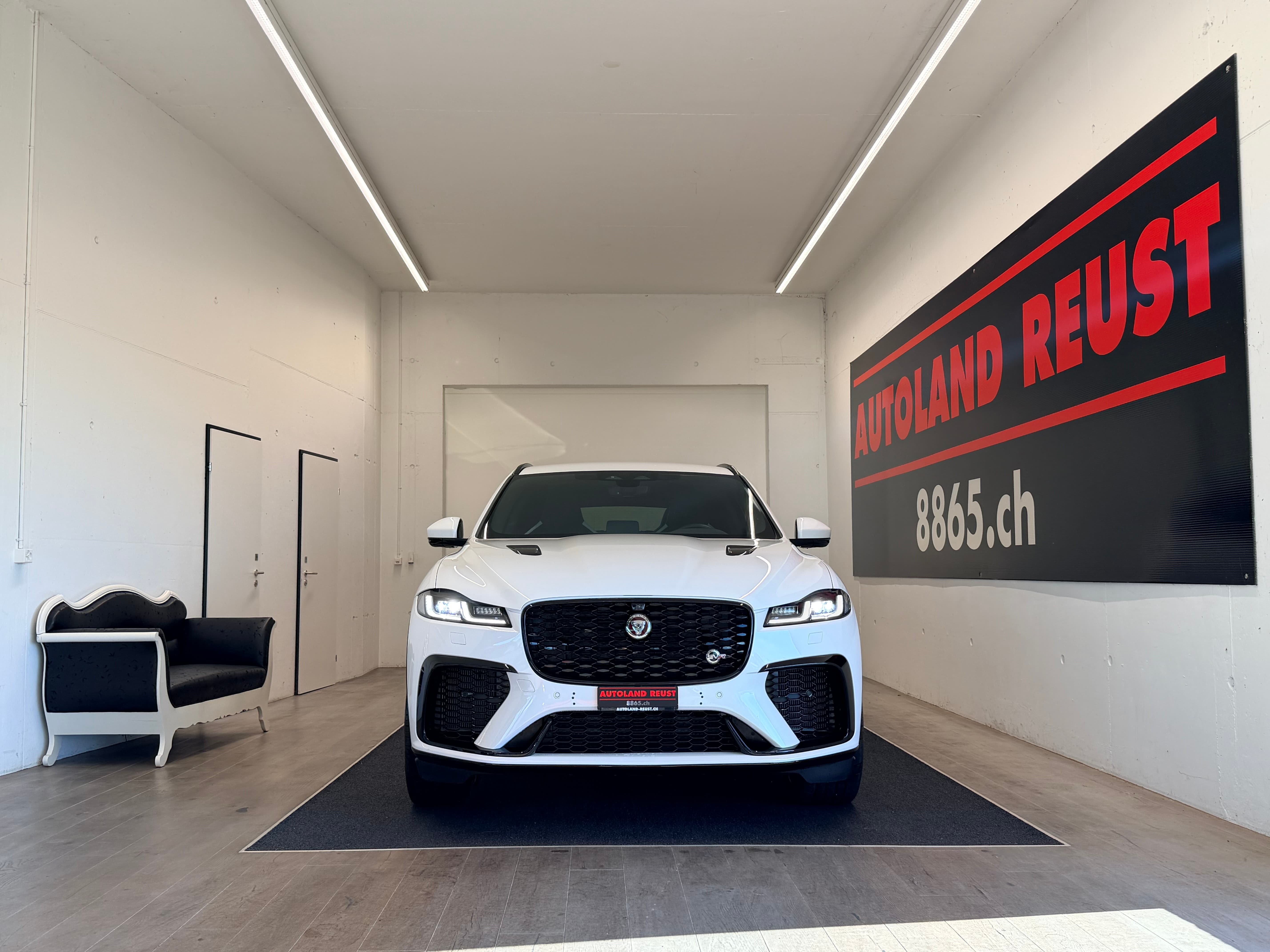 JAGUAR F-Pace 5.0 V8 SVR P550 AWD - Bild 2