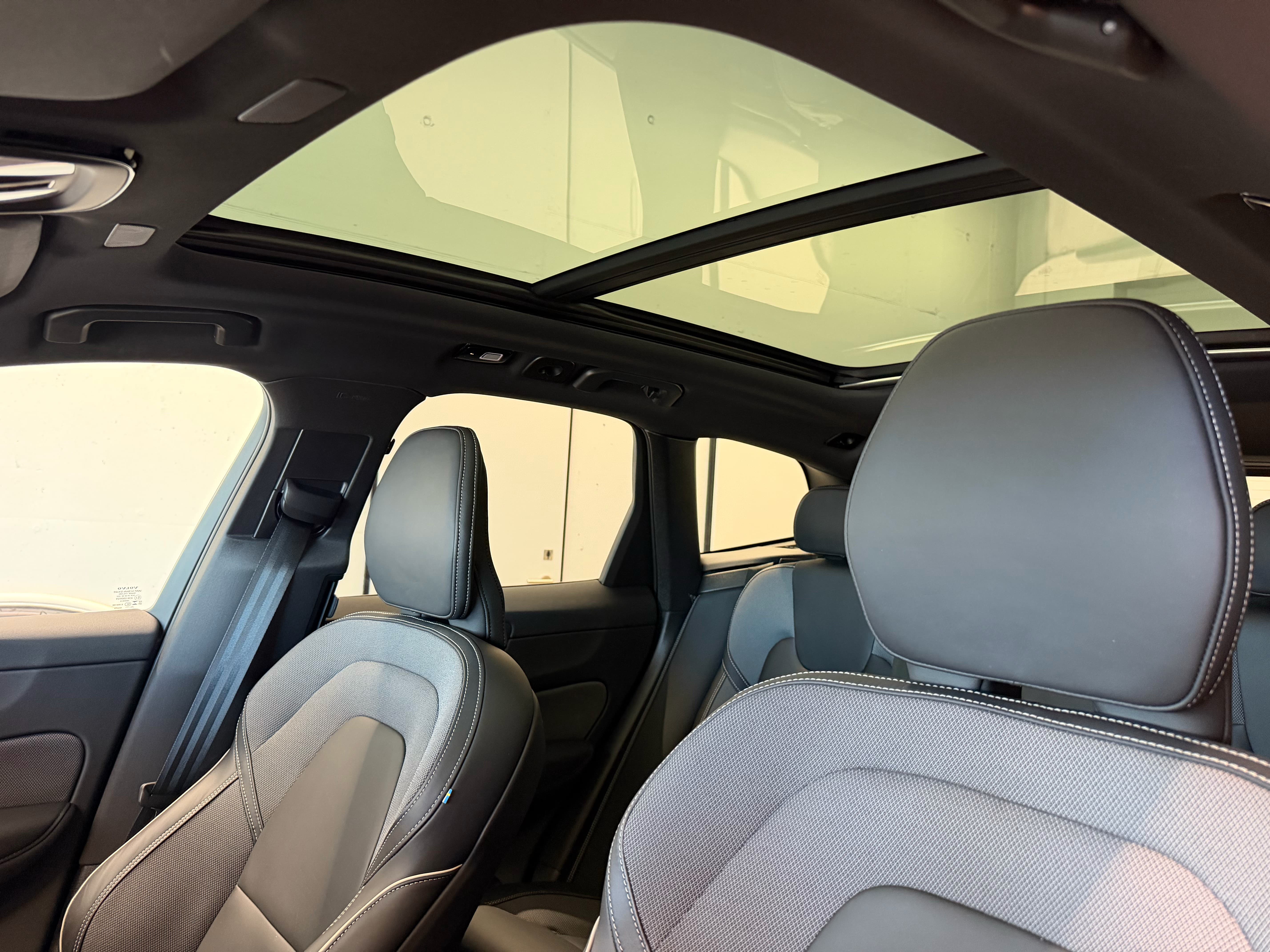 VOLVO XC60 B5 Benzin Mild Hybrid AWD Black Edition Geartronic - Bild 16