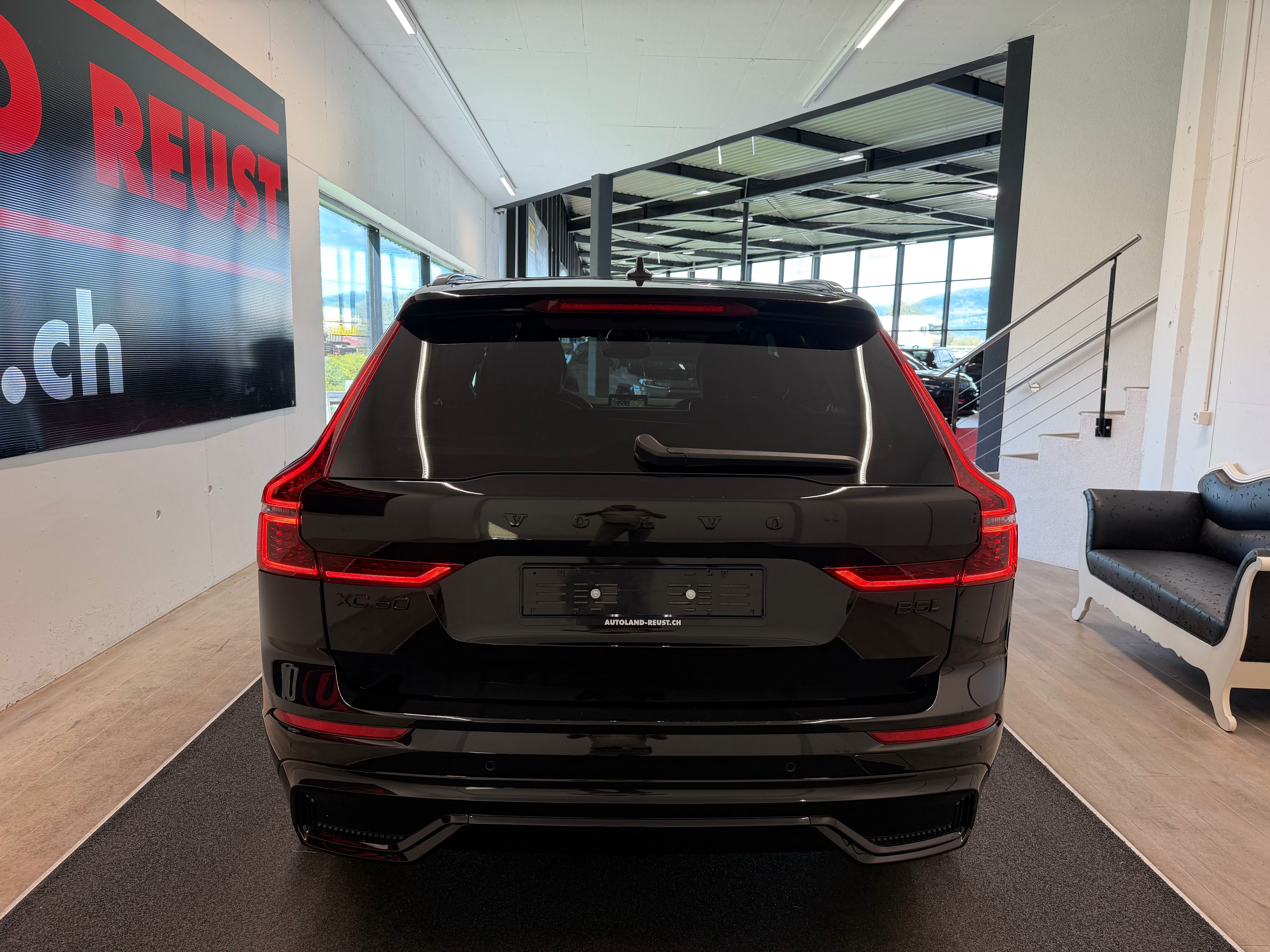 VOLVO XC60 B5 Benzin Mild Hybrid AWD Black Edition Geartronic - Bild 8