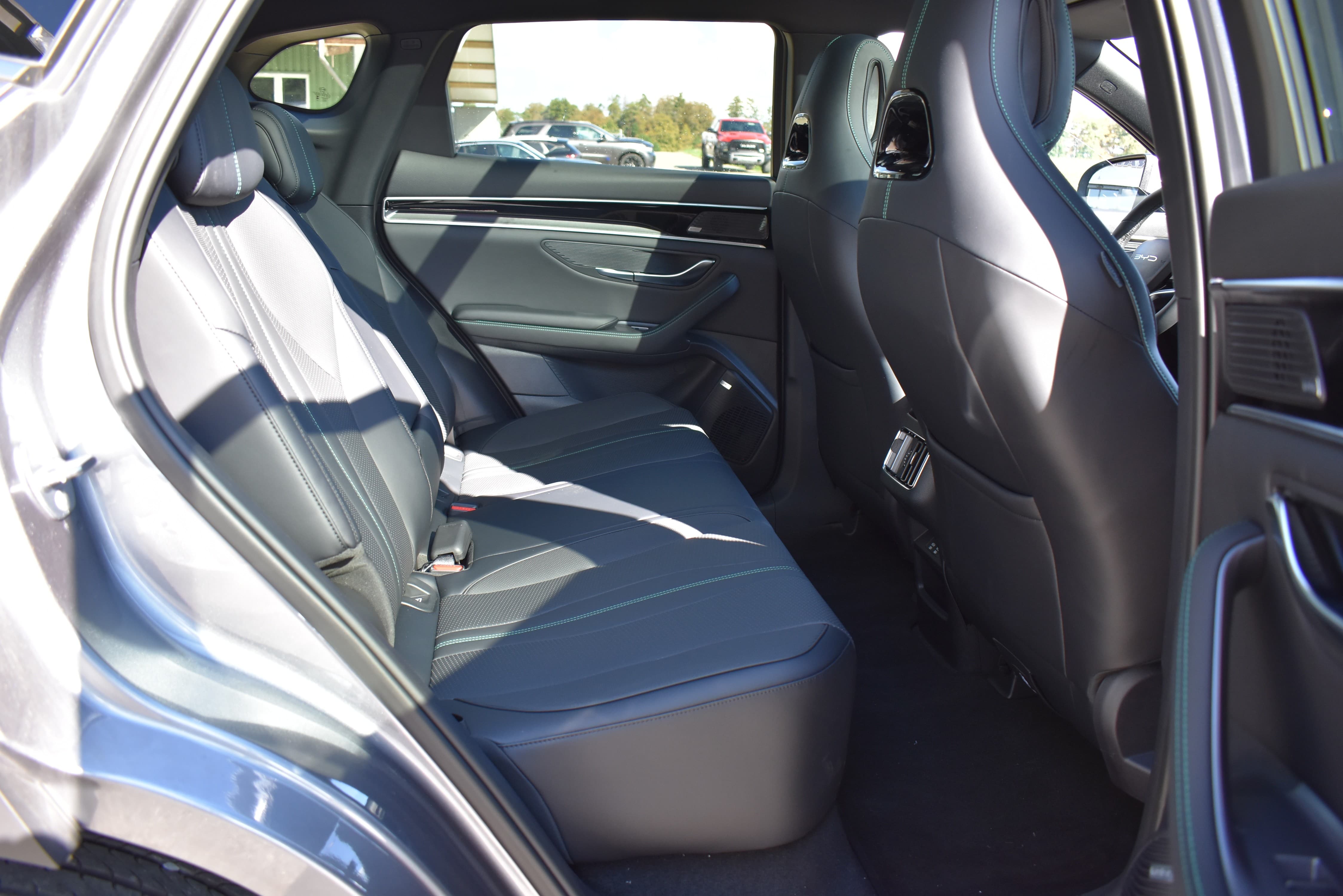 BYD Seal U DM-i Design AWD - Bild 12
