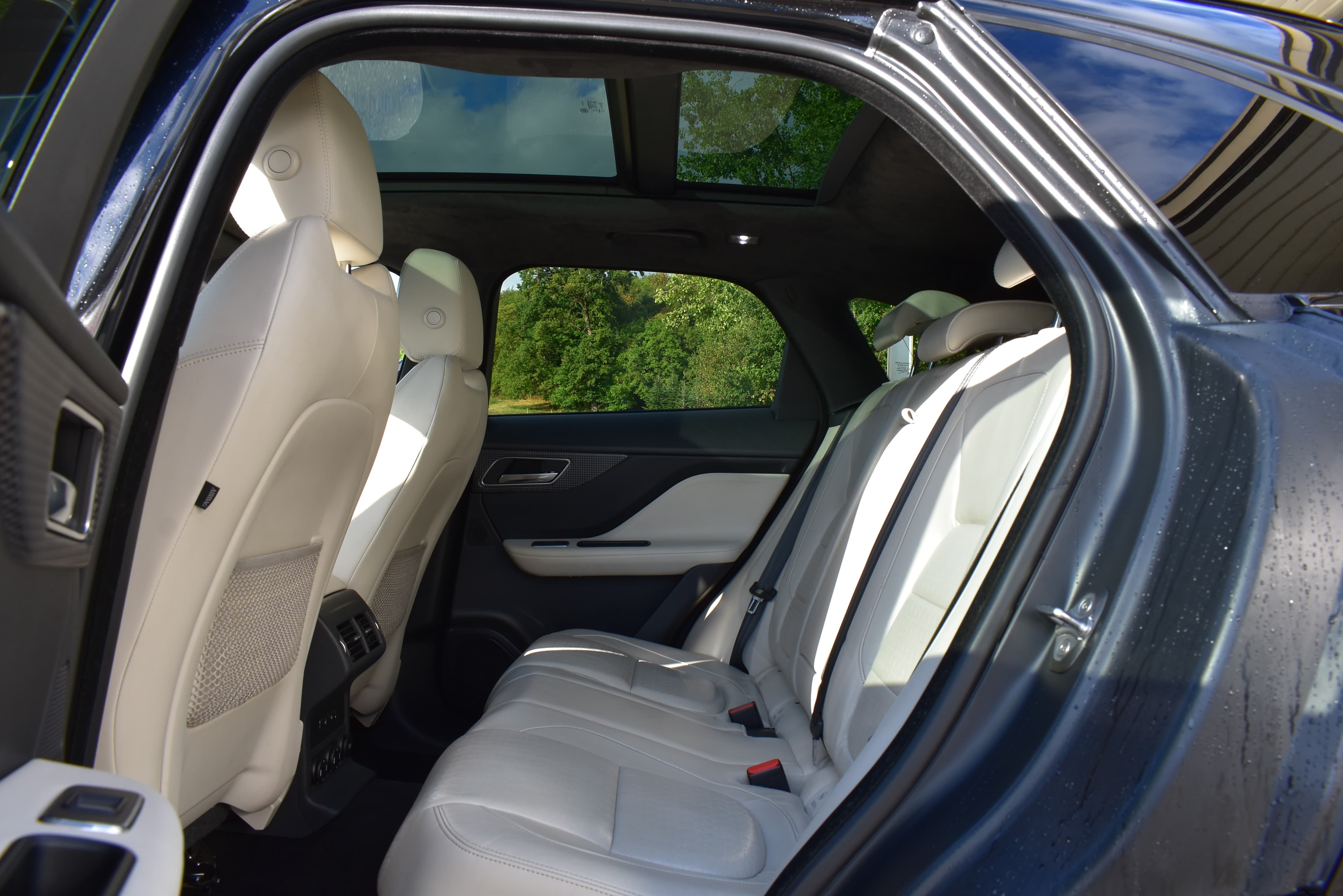 JAGUAR F-Pace 3.0 V6 First Edition AWD Automatik - Bild 11