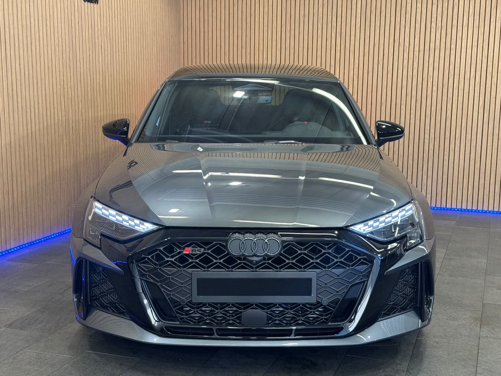 AUDI RS3 Sportback 2.5 TSI quattro S-tronic *INKLUSIV GRATIS SERVIE PAKET * - Bild 3