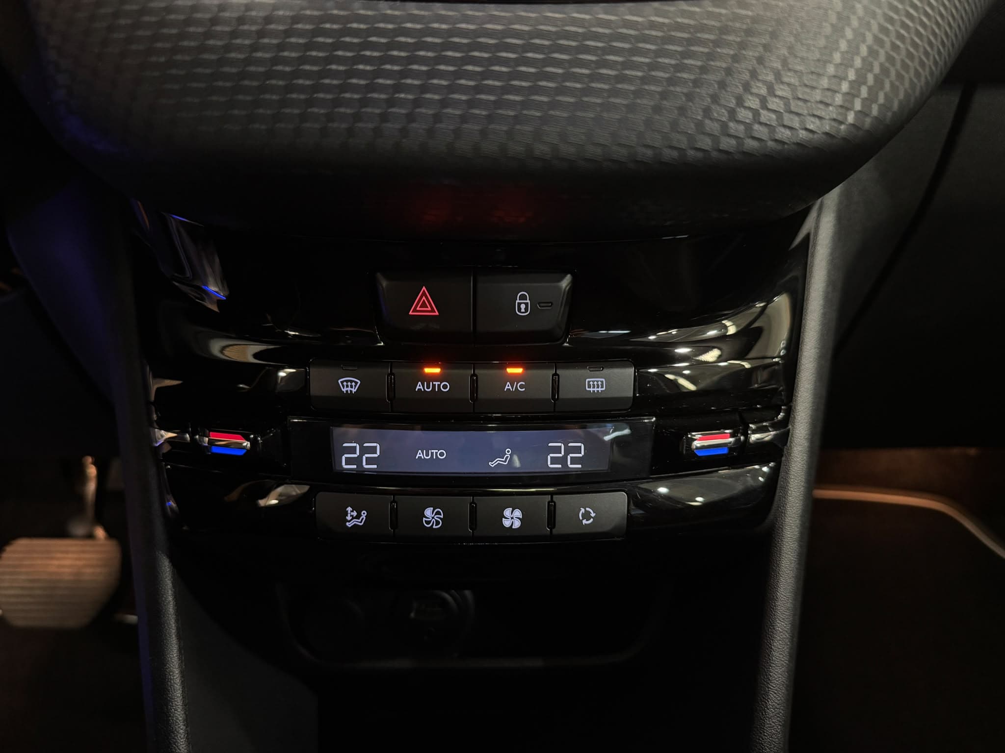 PEUGEOT 2008 1.6 VTI Allure Automatic - Bild 12