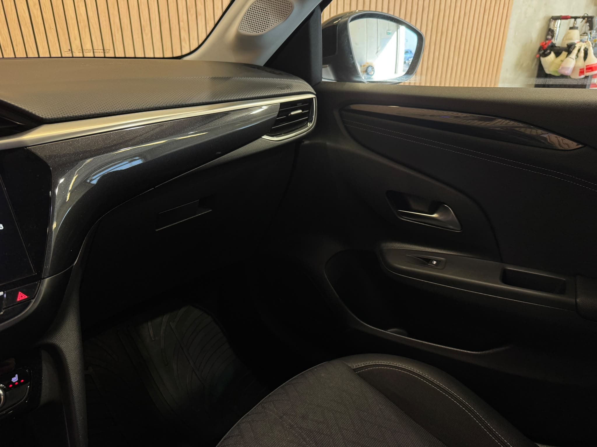 OPEL Corsa 1.2 TP Elegance - Bild 16