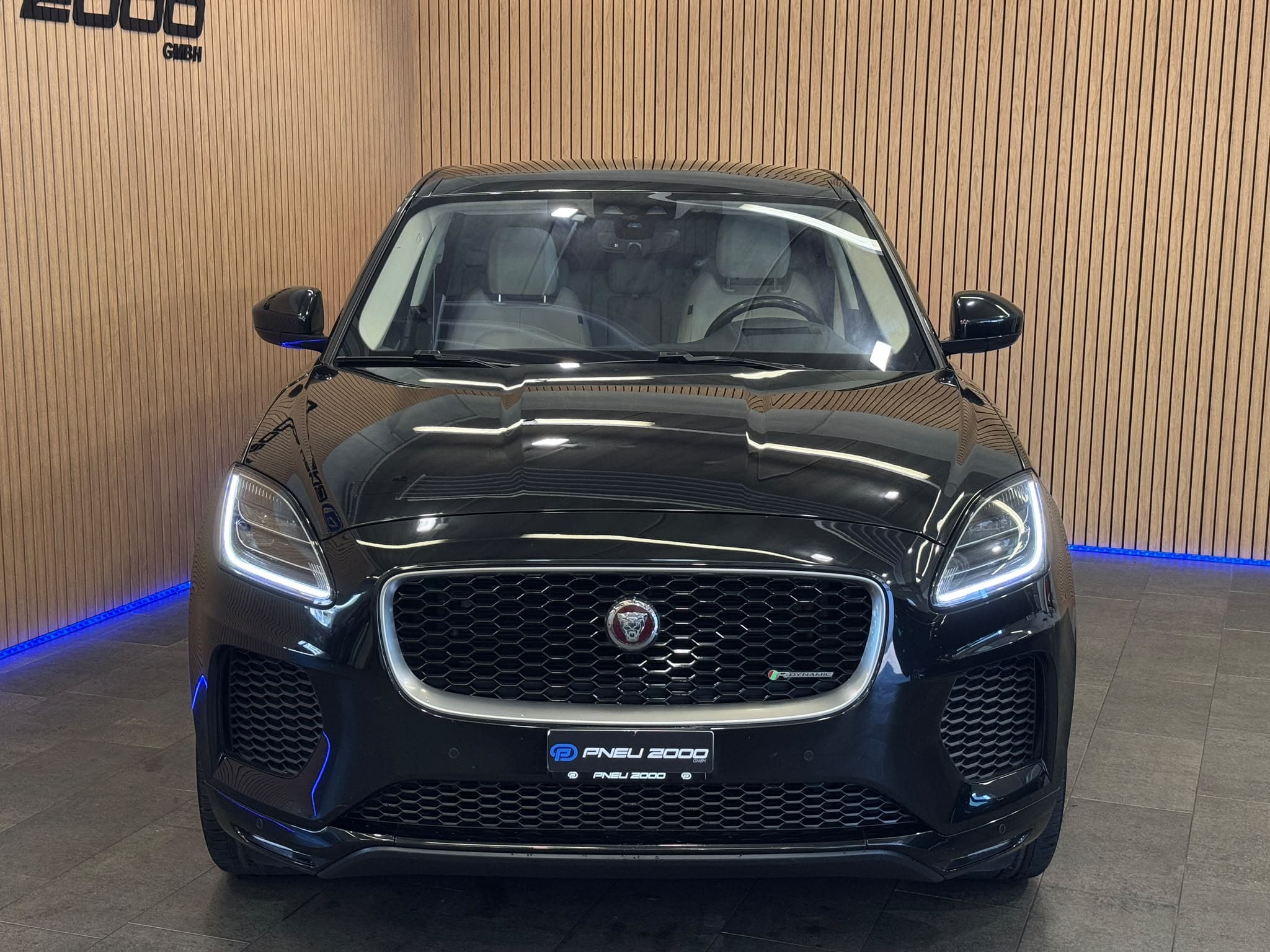 JAGUAR E-Pace 2.0d D240 R-Dynamic HSE AWD Automatik - Bild 2