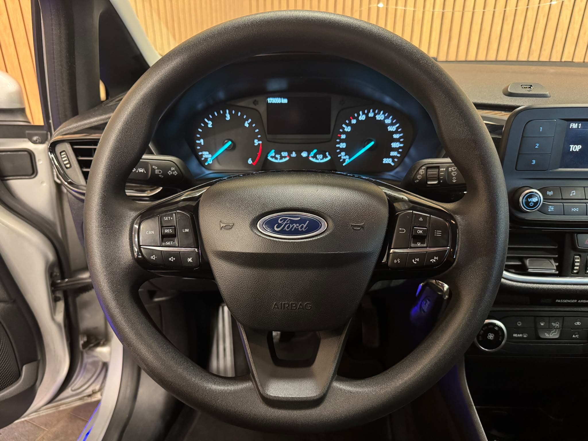 FORD Fiesta 1.5 TDCi Business - Bild 8