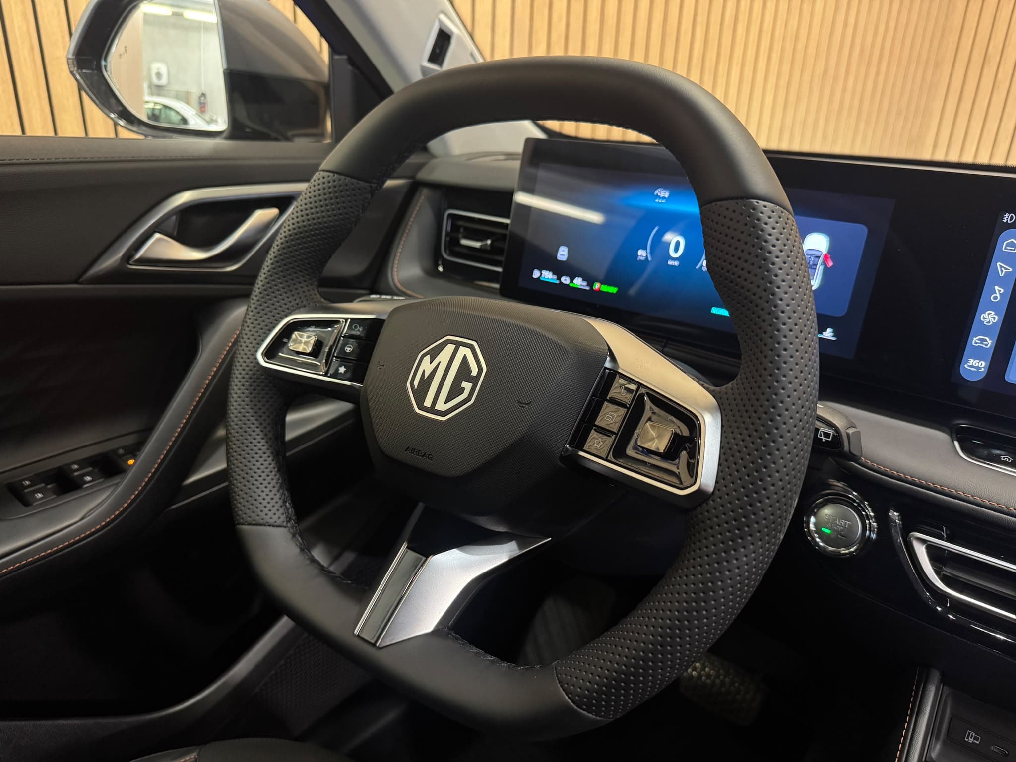 MG HS 1.5 T PHEV Luxury * HAGELSCHADEN* - Bild 9