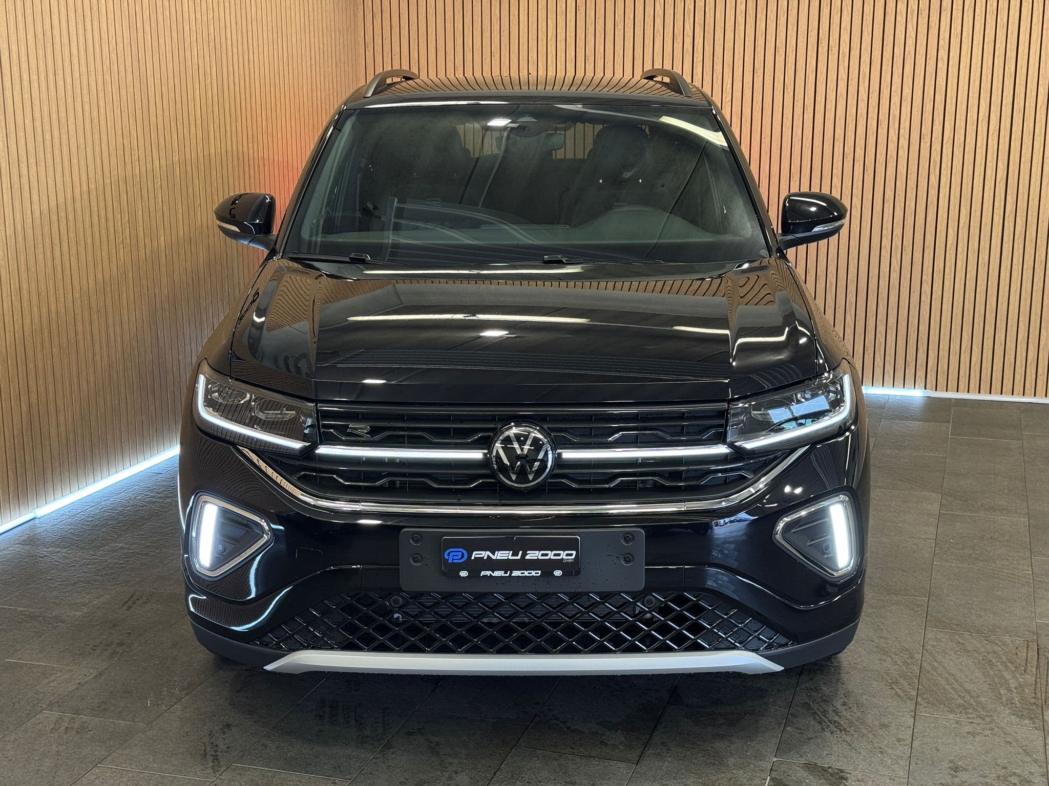 VW T-Cross 1.0 TSI EVO R-Line DSG *Deep Black* - Bild 2