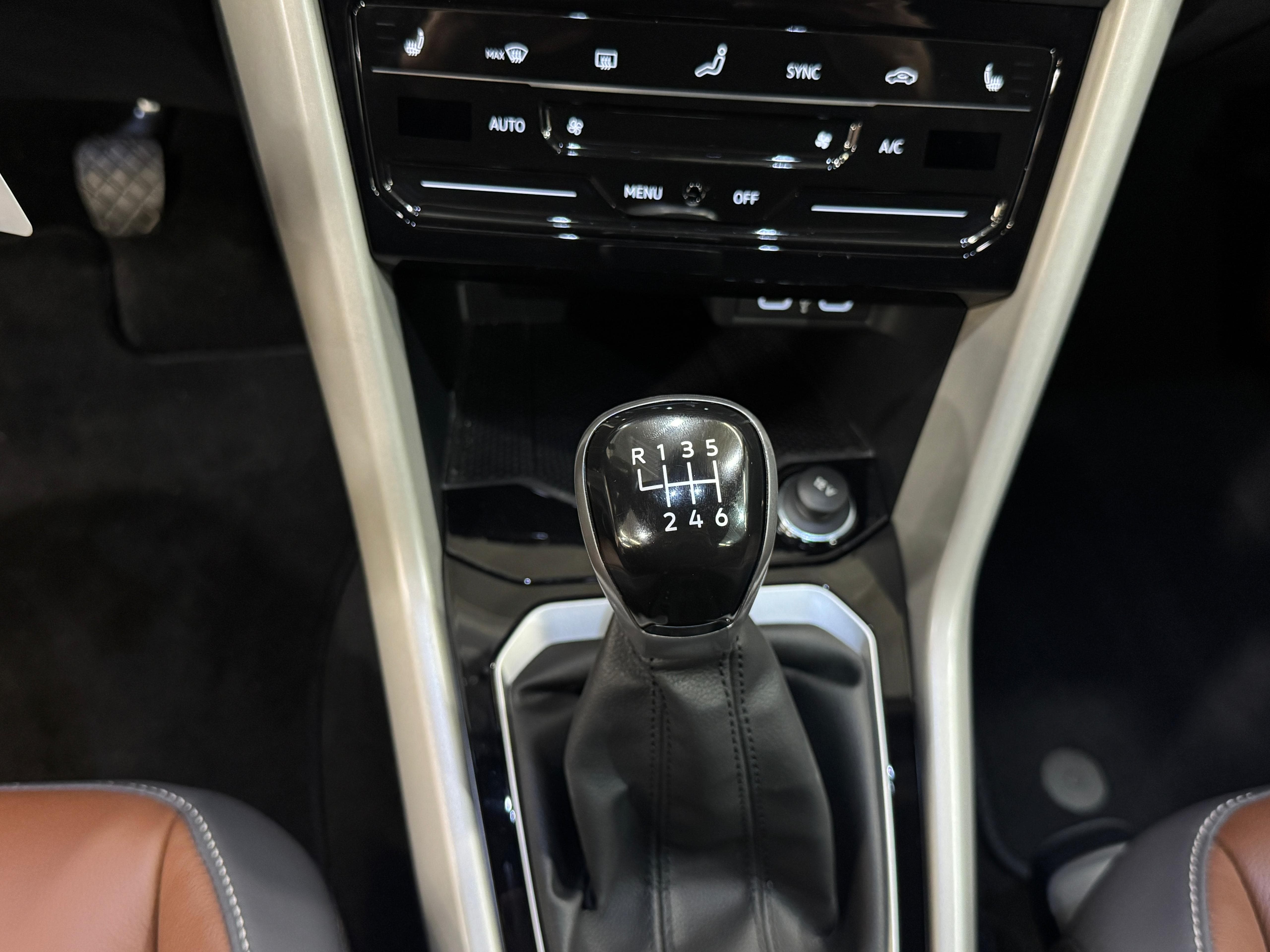 VW T-Roc Cabriolet 1.0 TSI Style - Bild 14