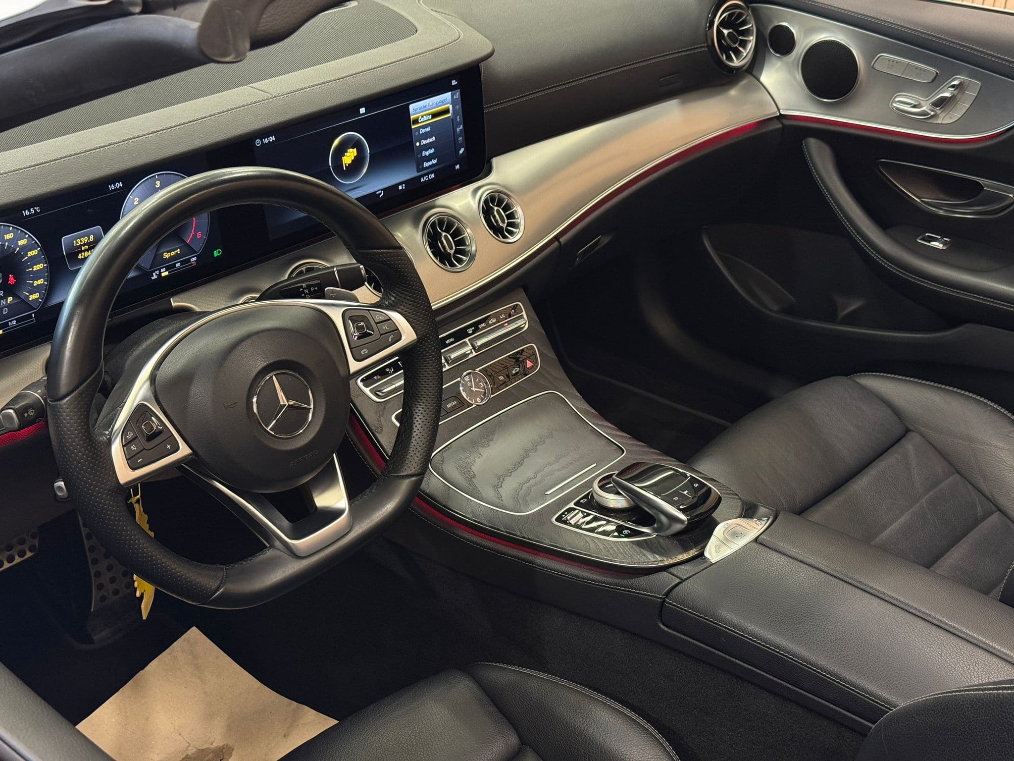 MERCEDES-BENZ E 220 d Cabriolet AMG Line 9G-Tronic - Bild 11