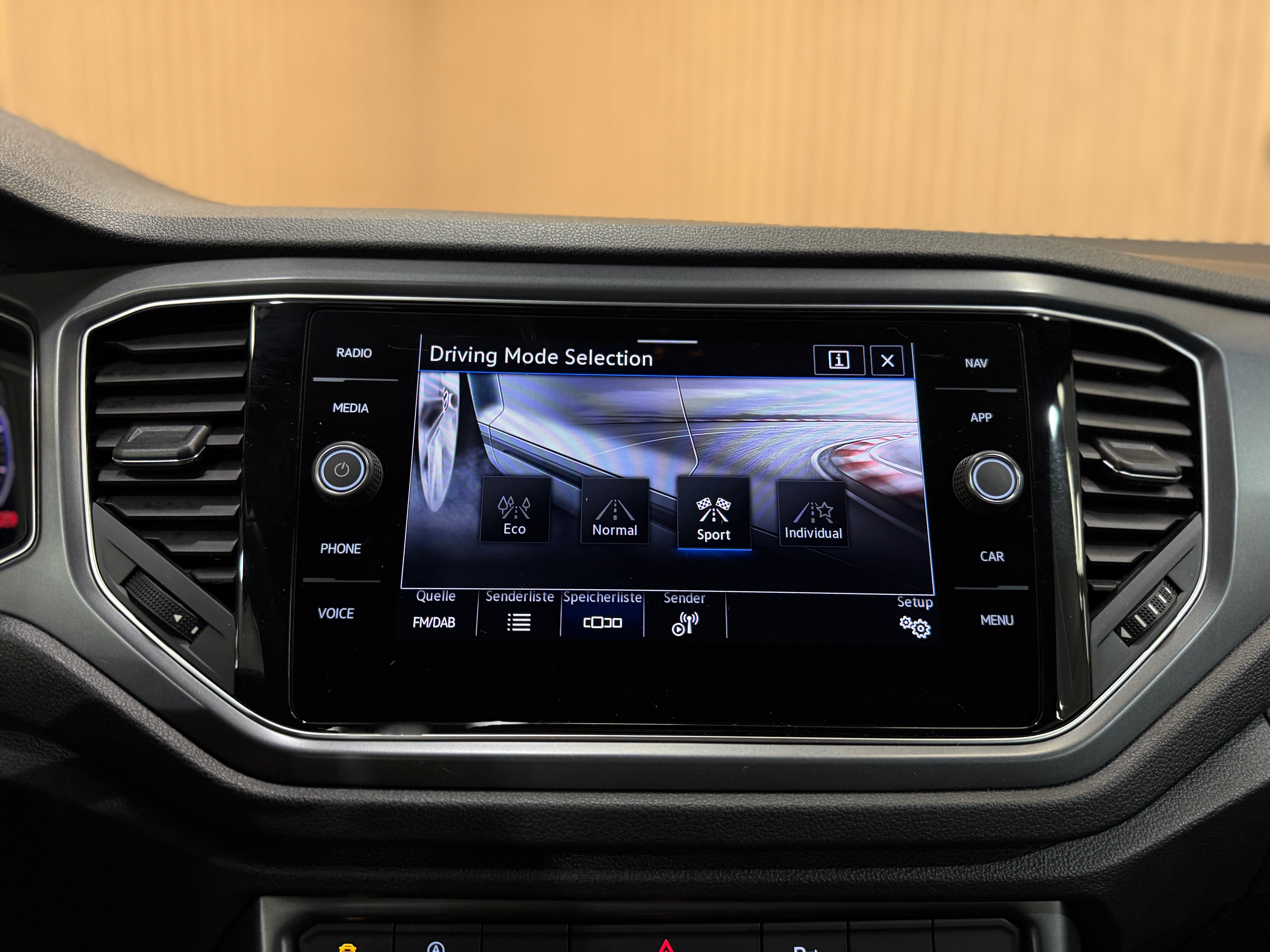 VW T-Roc Cabriolet 1.5 TSI EVO R-Line DSG - Bild 11
