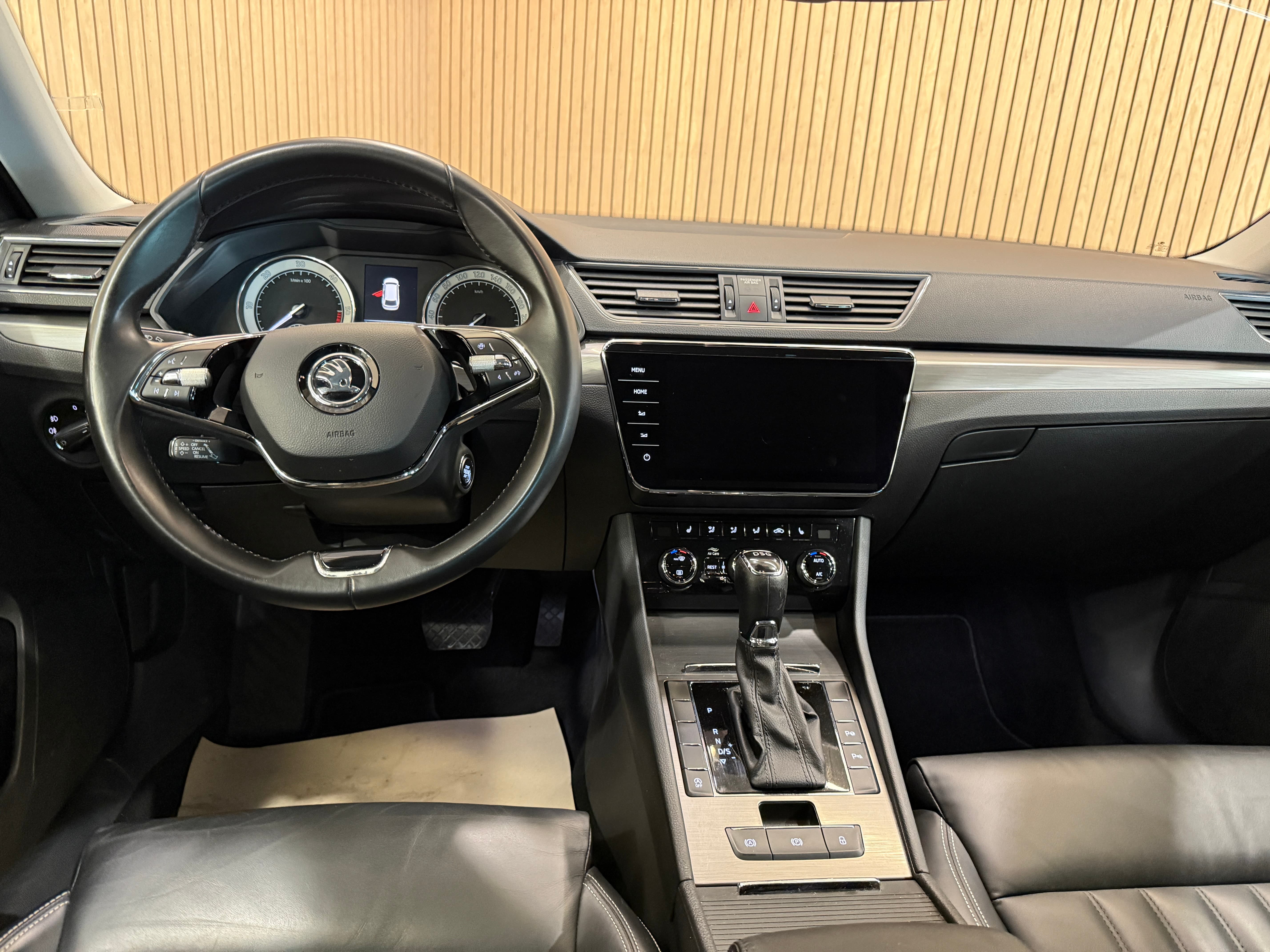 SKODA SUPERB 1.6 TDI STYLE DSG - Bild 8