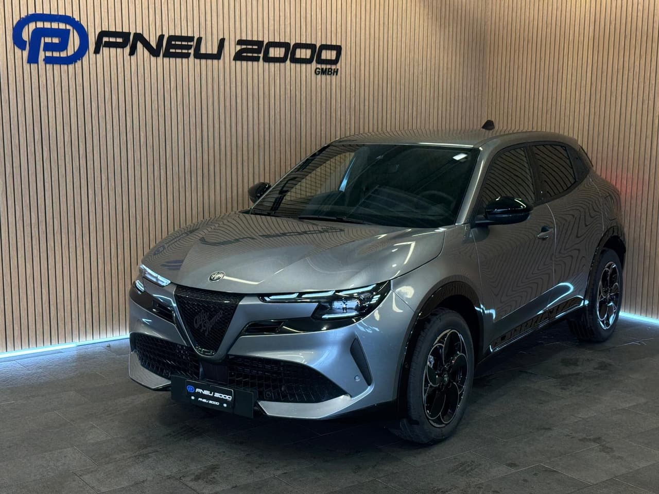 ALFA ROMEO Junior 1.2 48V Hybrid Q4 *Arese Grau*