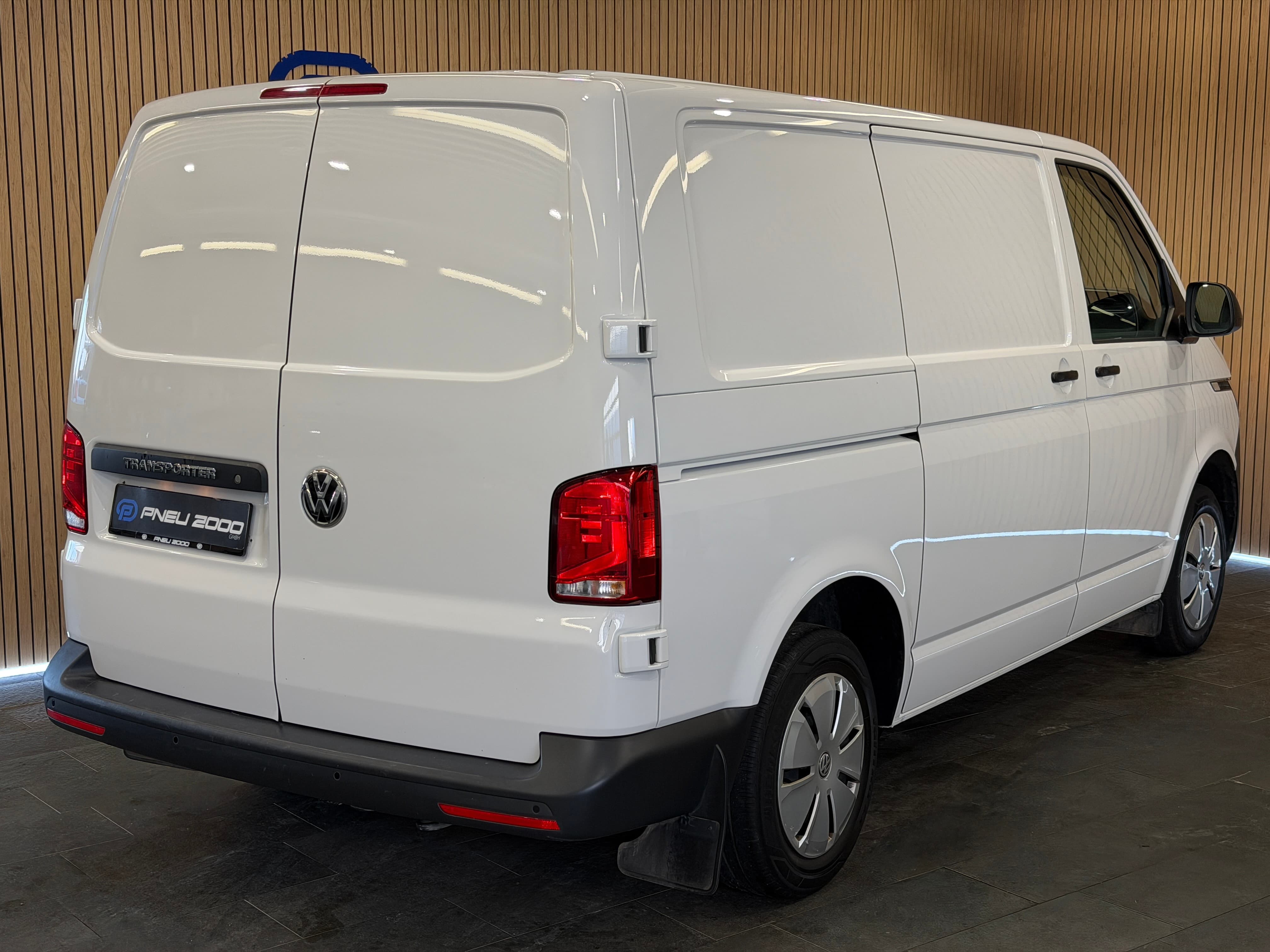 VW T6.1 2.0 TDI Transporter 3 Plätze - Bild 3