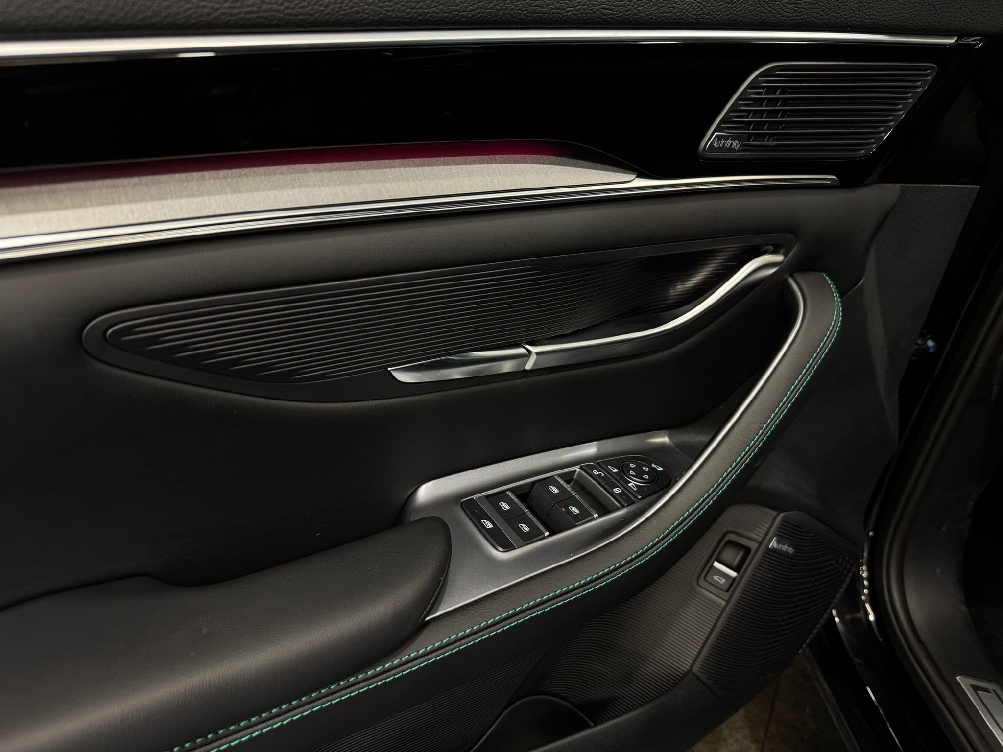 BYD Seal U DM-i Design AWD - Bild 9