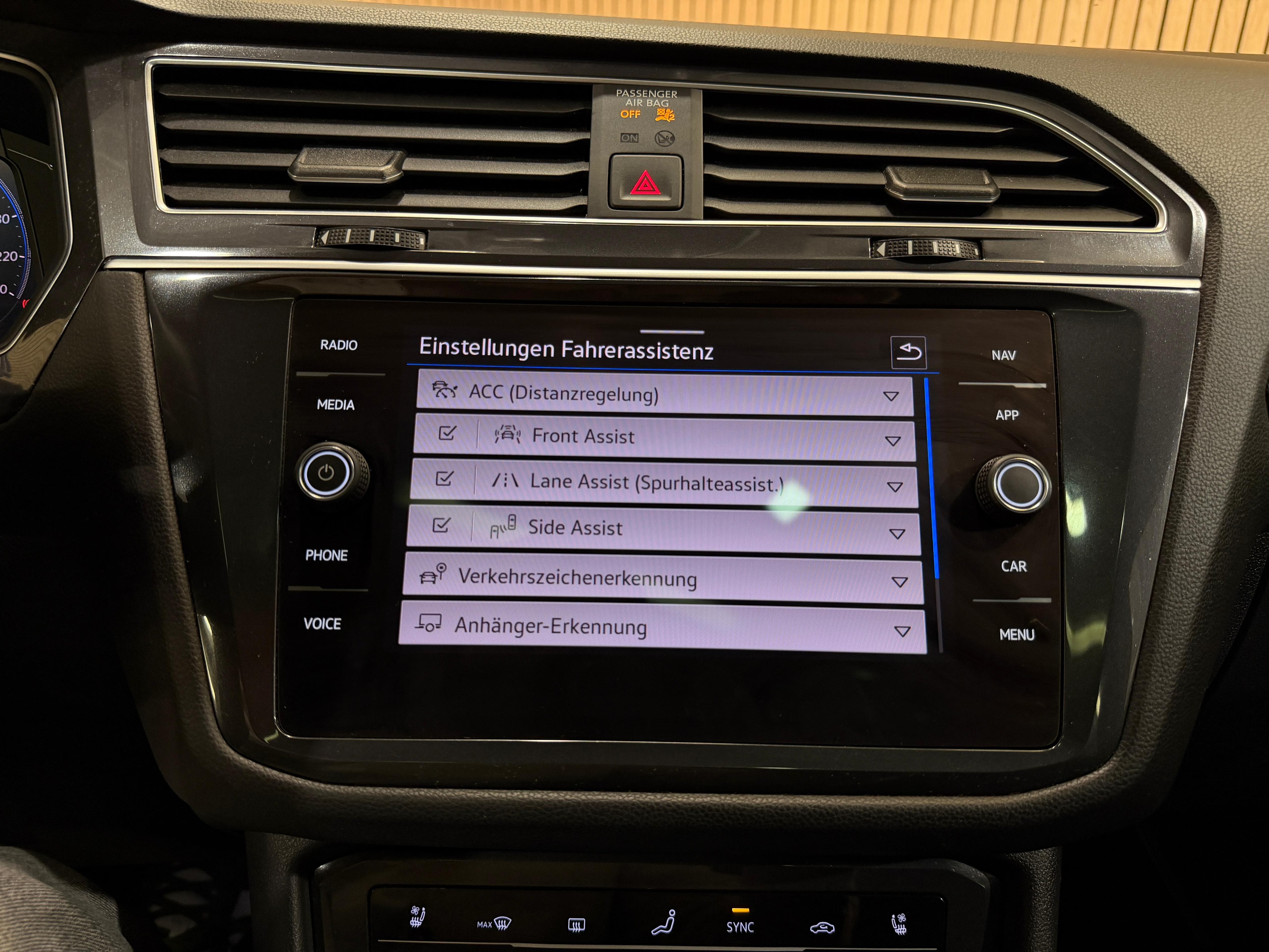 VW Tiguan Allspace 2.0 TDI SCR R-Line 4Motion DSG *7 Plätzer* - Bild 14