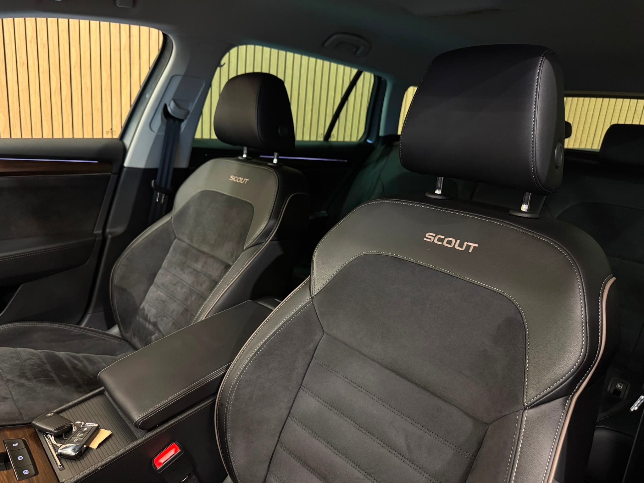 SKODA Superb Kombi Scout 4x4 - Bild 19