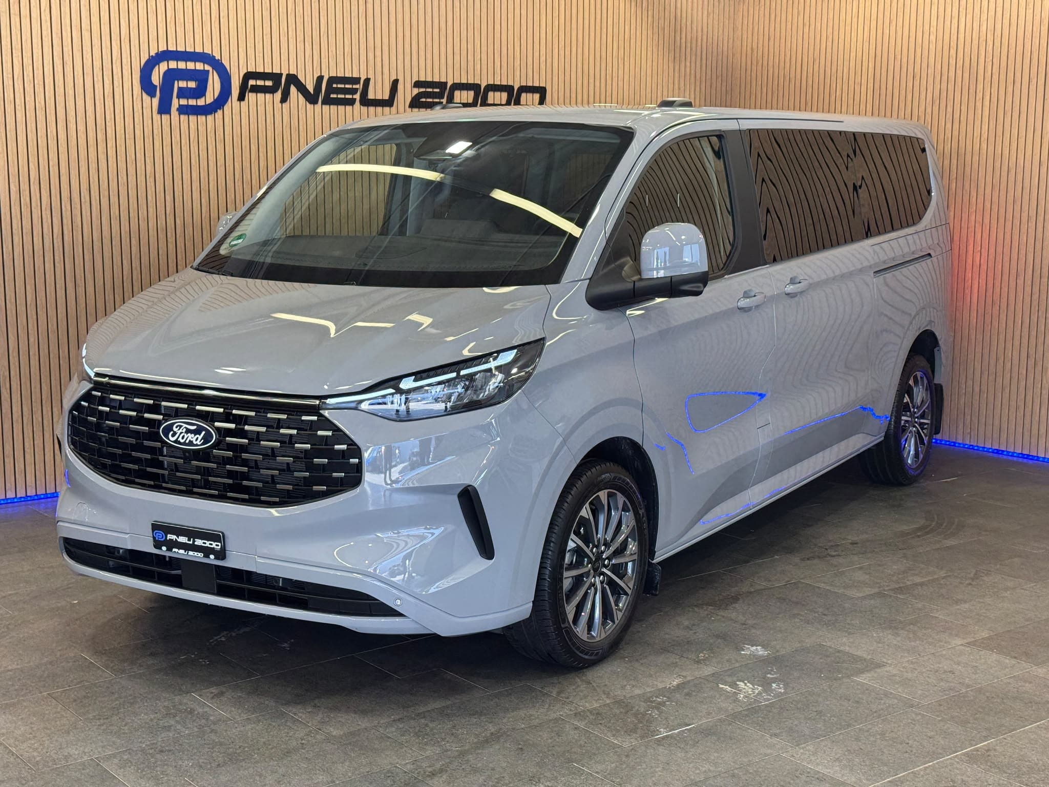 FORD Tourneo Bus 320 L2H1 TitaniumX Automat 4x4 - Bild 1